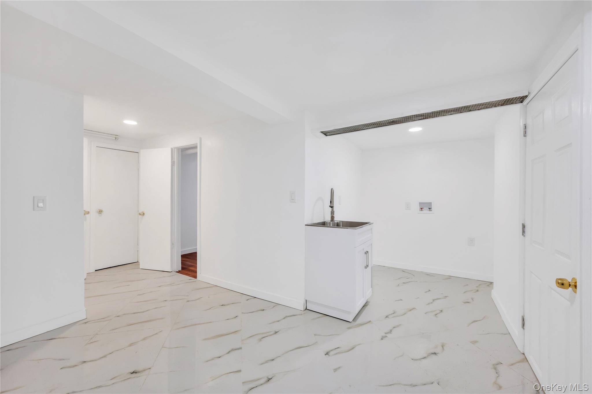 192-23 116th Road, Saint Albans, NY 11412