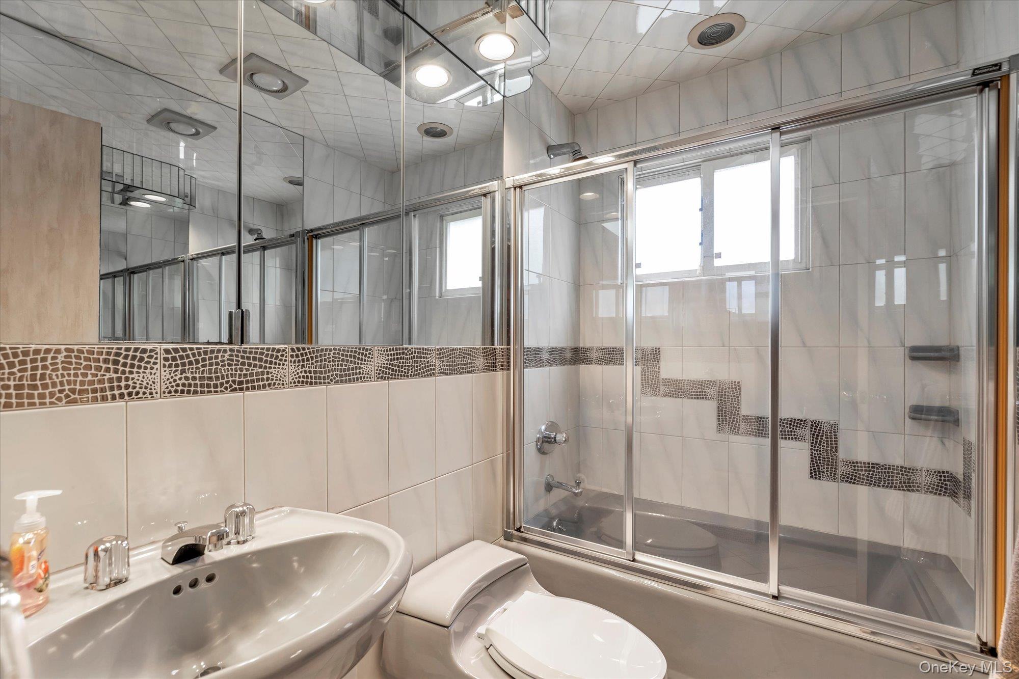 895 Cherry Lane, North Woodmere, NY 11581