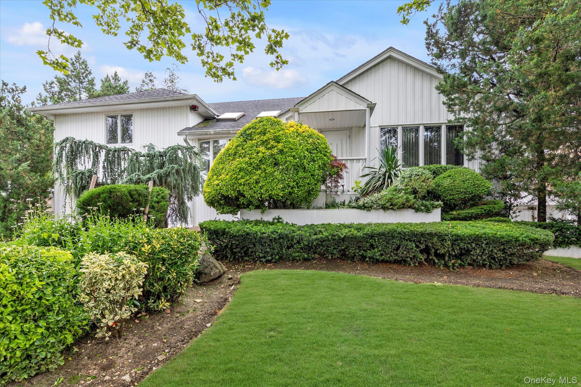 895 Cherry Lane, North Woodmere, NY 11581