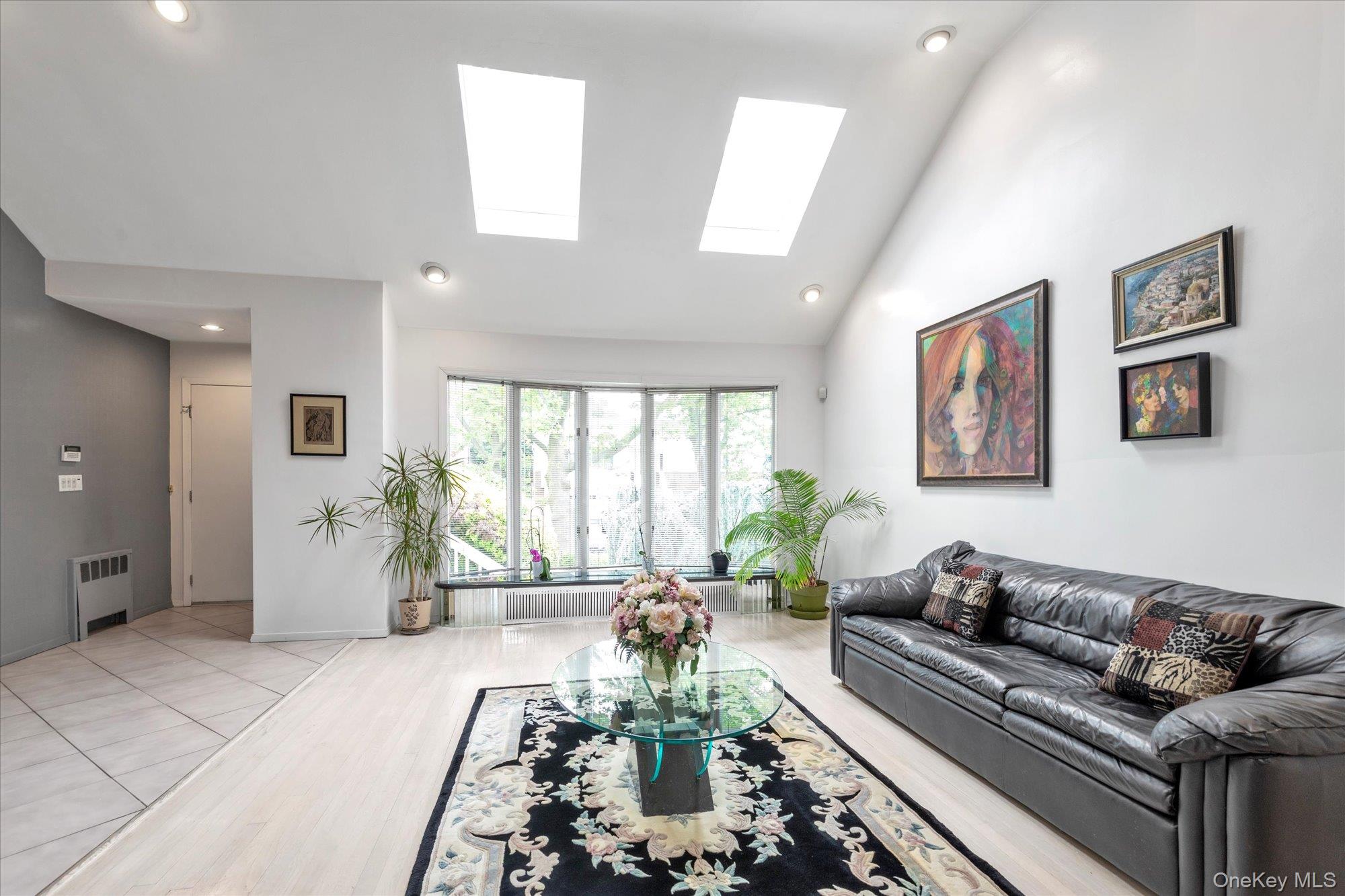 895 Cherry Lane, North Woodmere, NY 11581