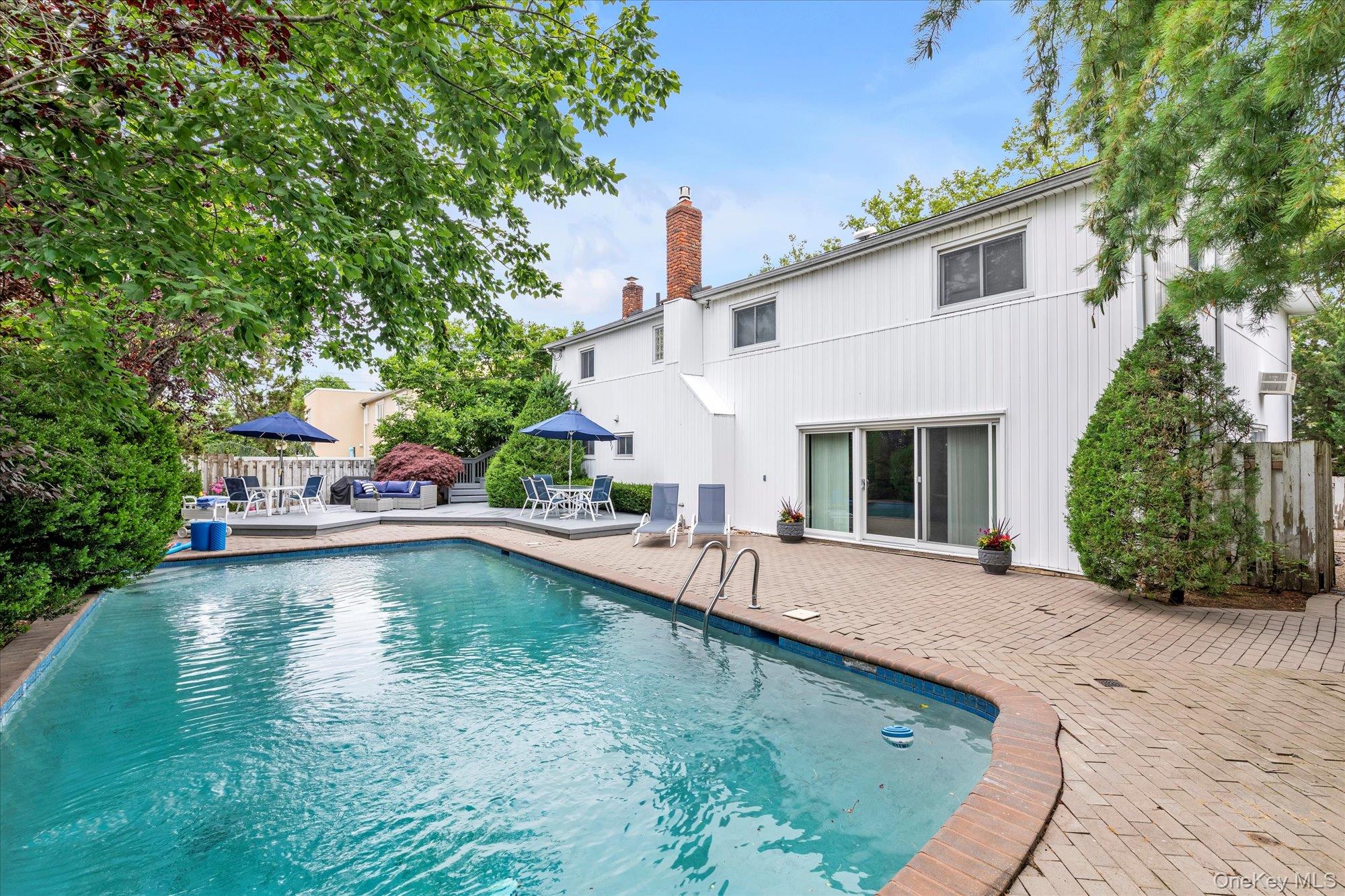 895 Cherry Lane, North Woodmere, NY 11581