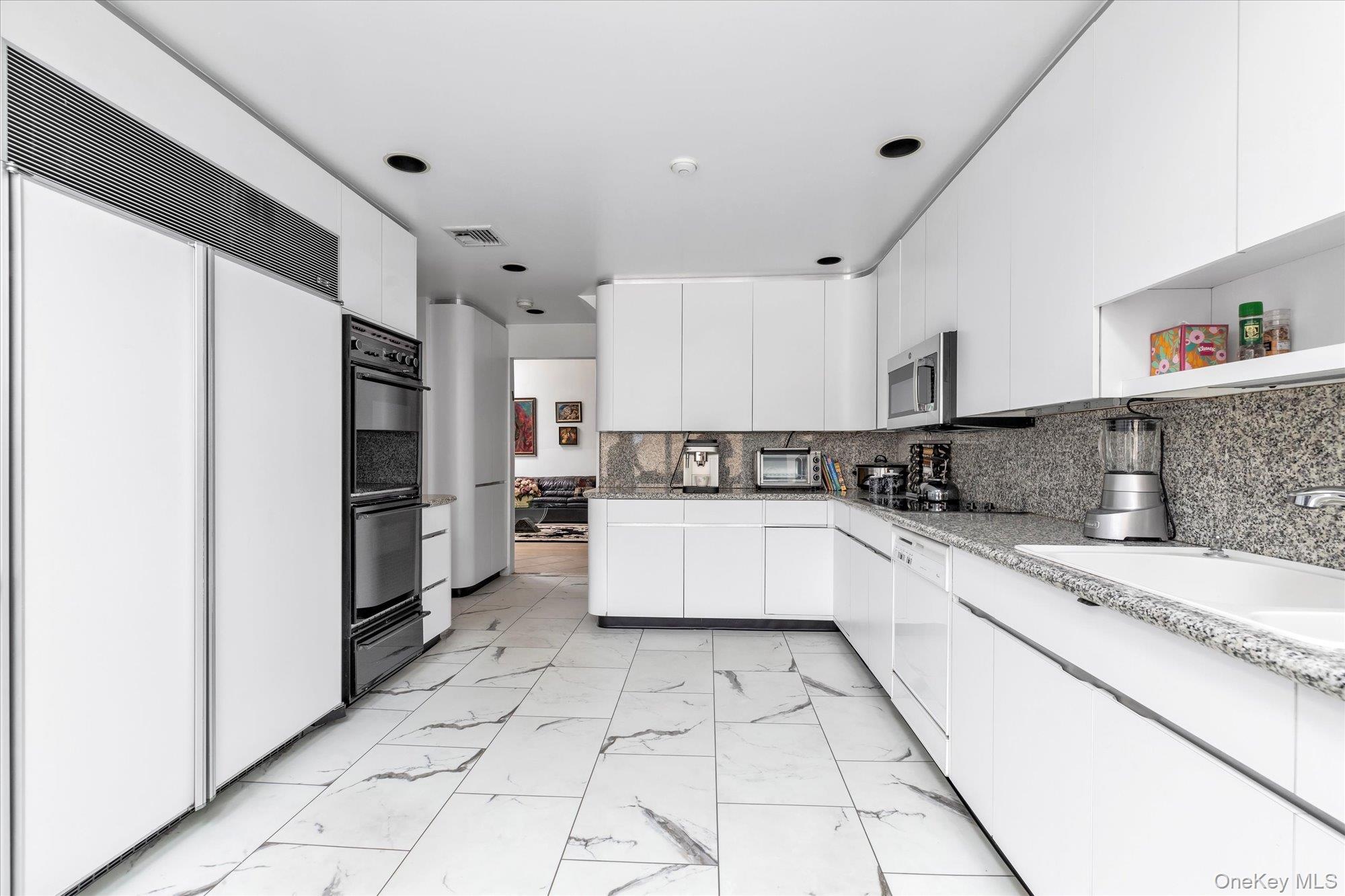 895 Cherry Lane, North Woodmere, NY 11581