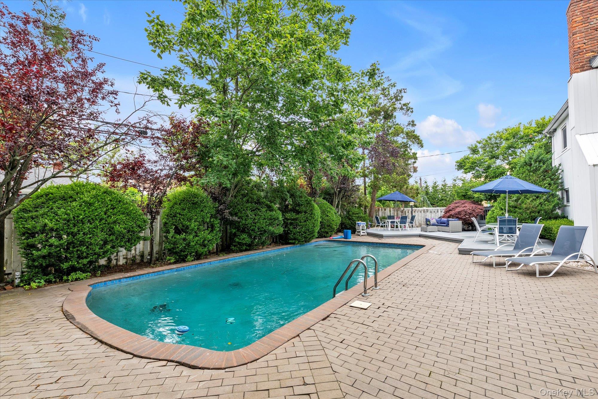 895 Cherry Lane, North Woodmere, NY 11581