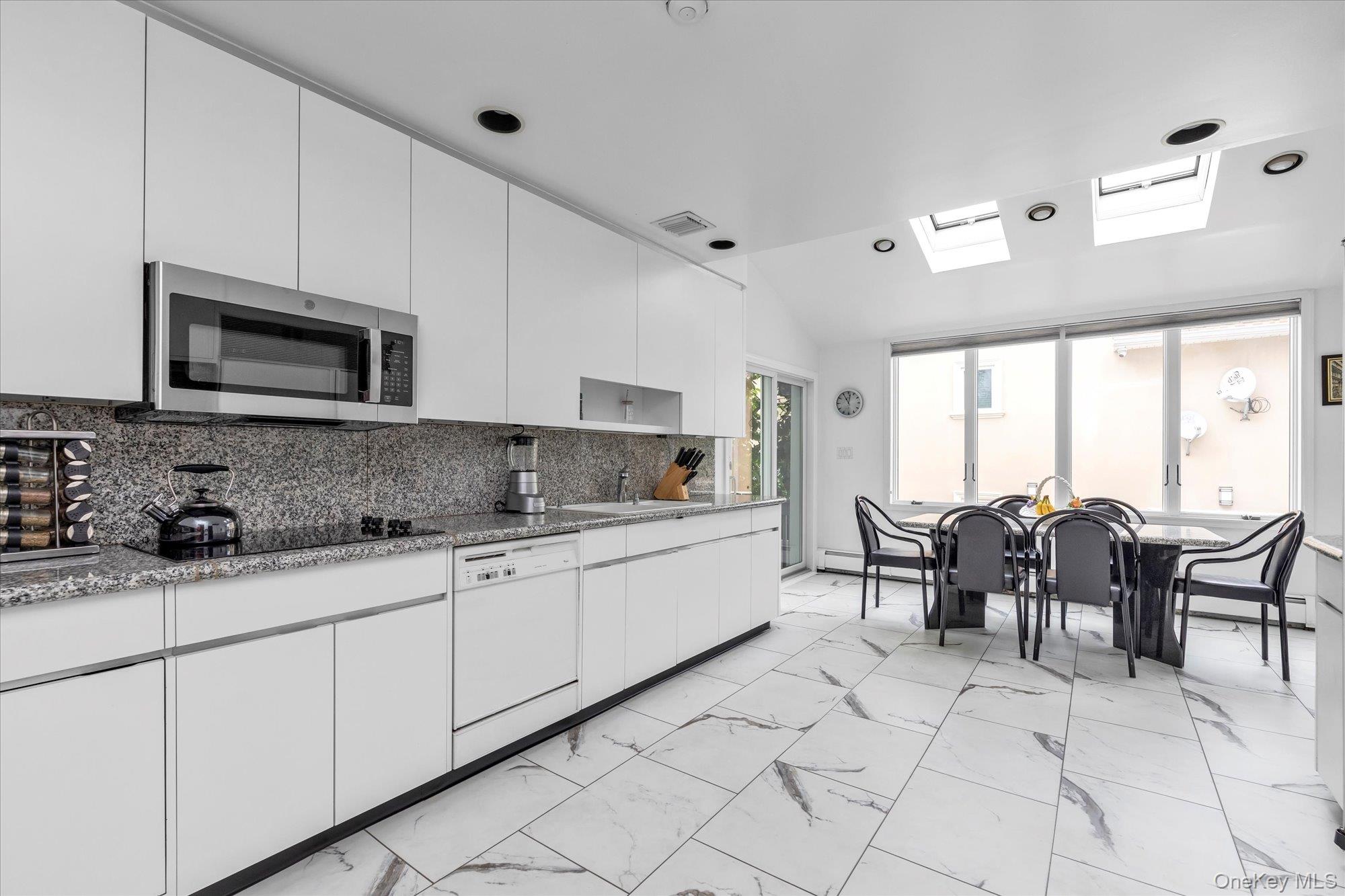 895 Cherry Lane, North Woodmere, NY 11581