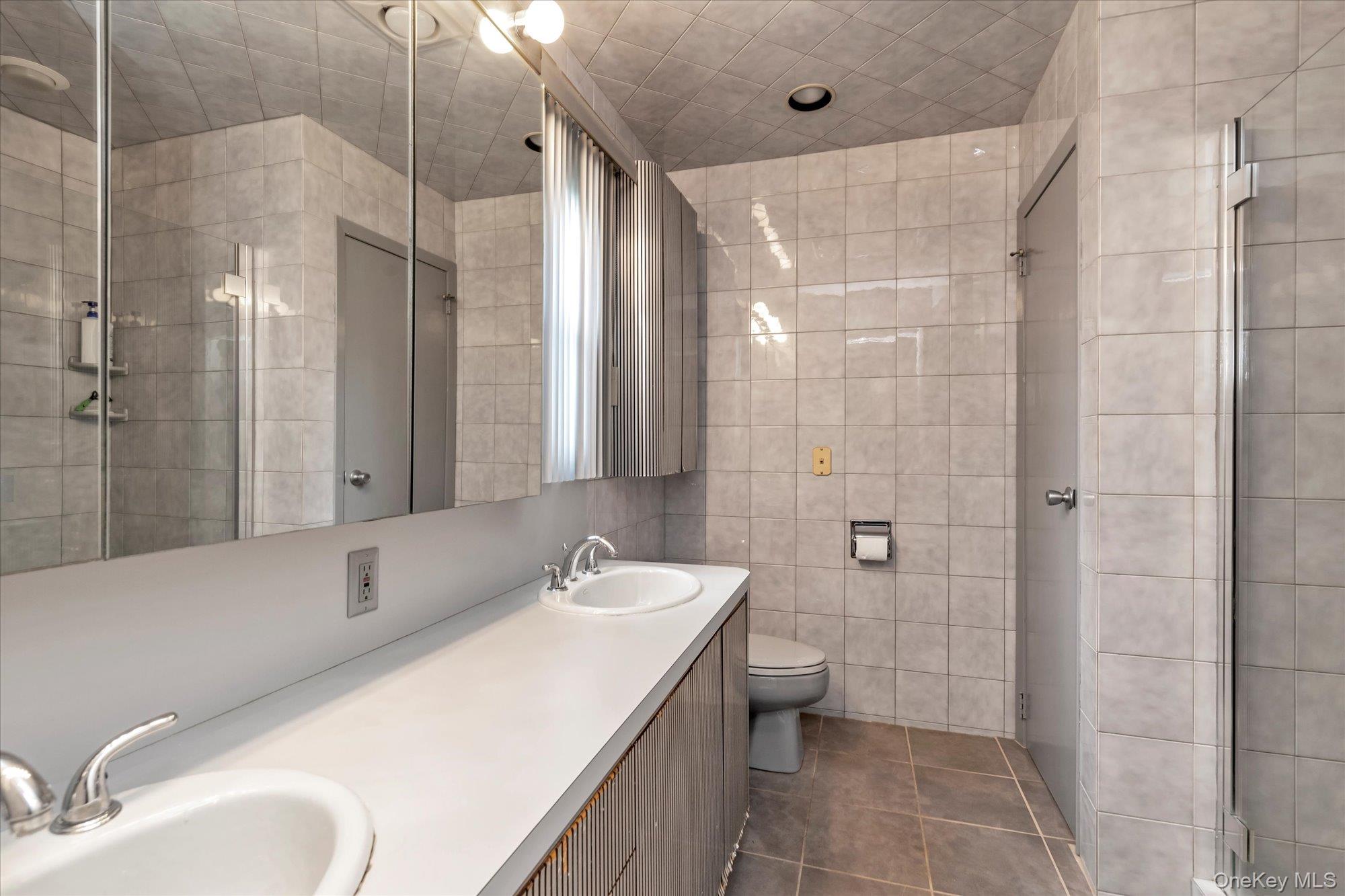 895 Cherry Lane, North Woodmere, NY 11581