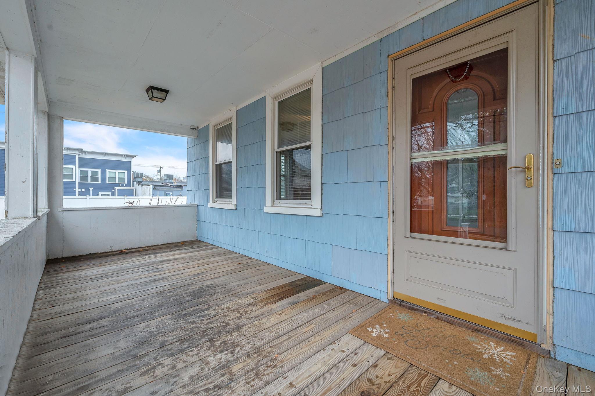 4 3rd Avenue, East Islip, NY 11730