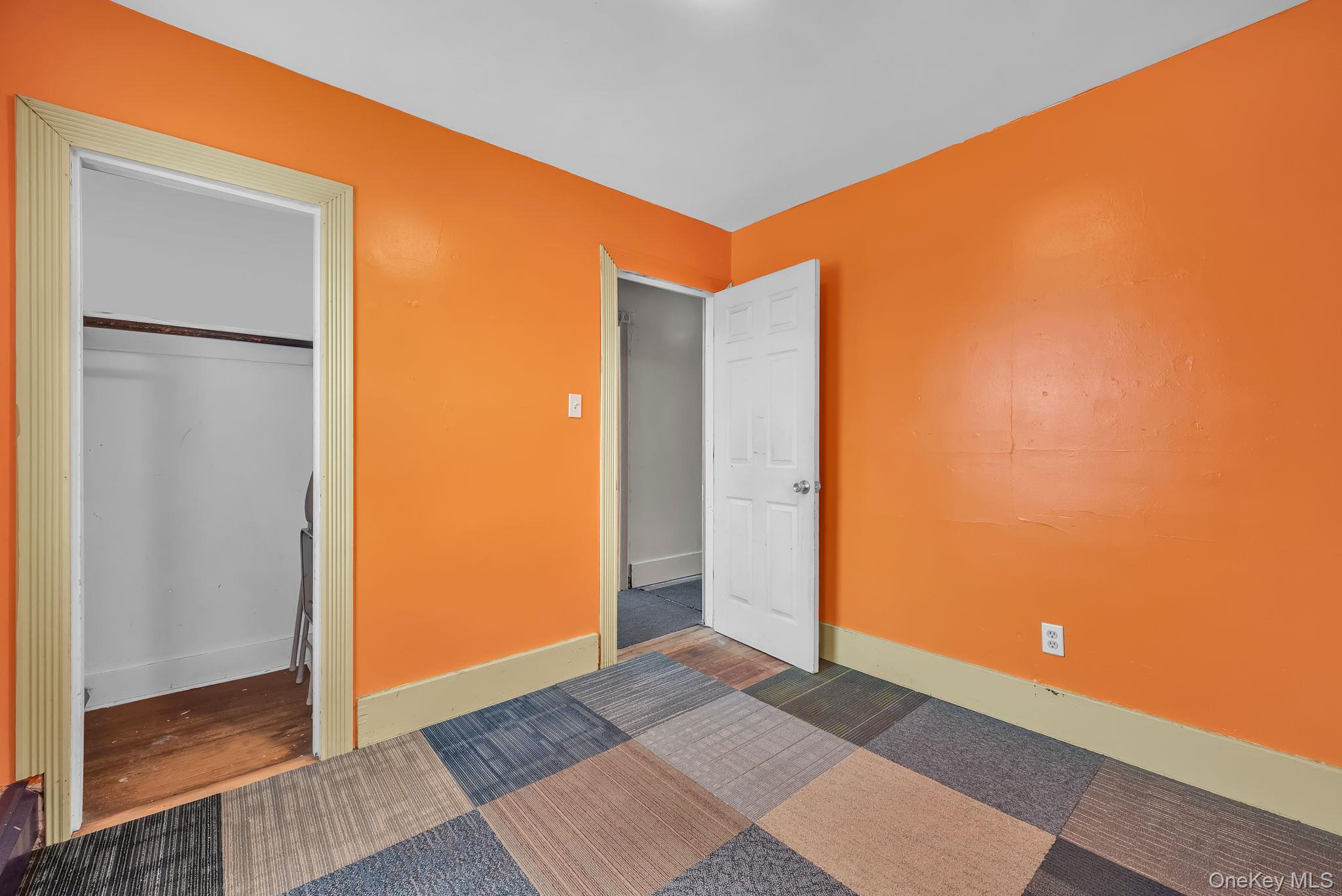 4 3rd Avenue, East Islip, NY 11730