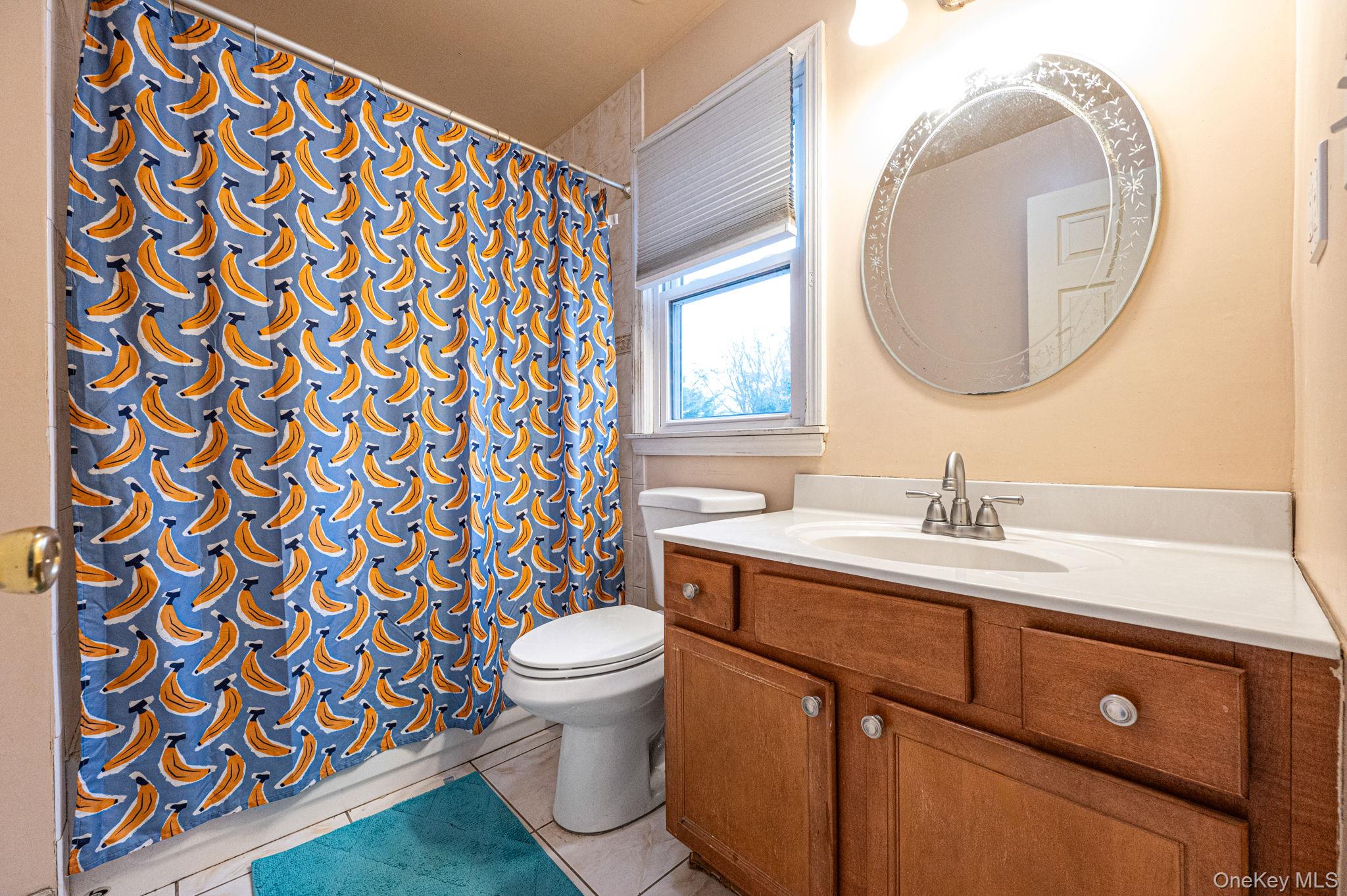 4 3rd Avenue, East Islip, NY 11730