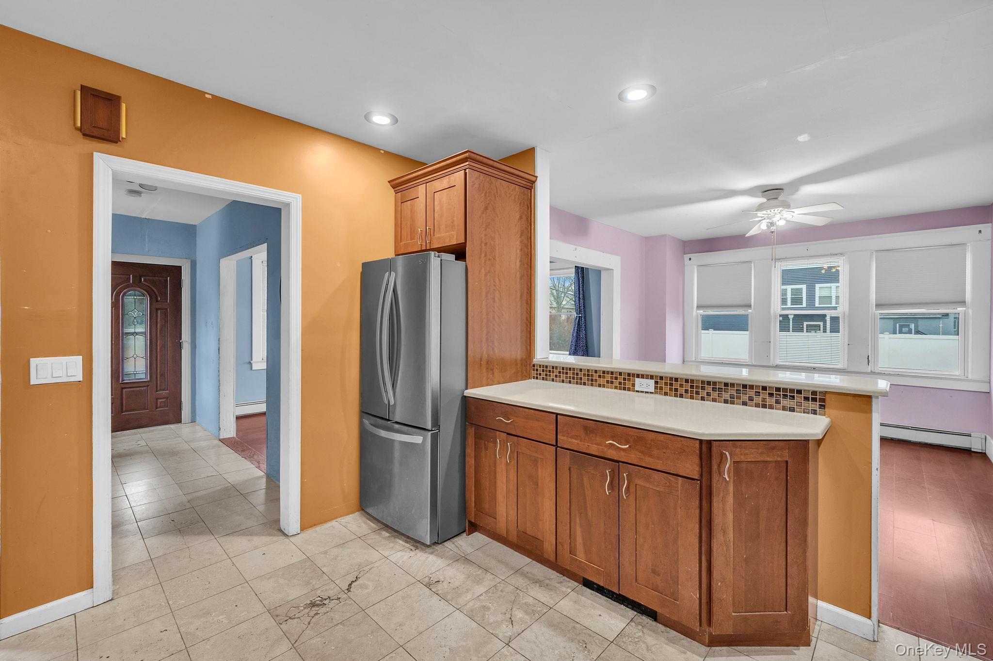 4 3rd Avenue, East Islip, NY 11730