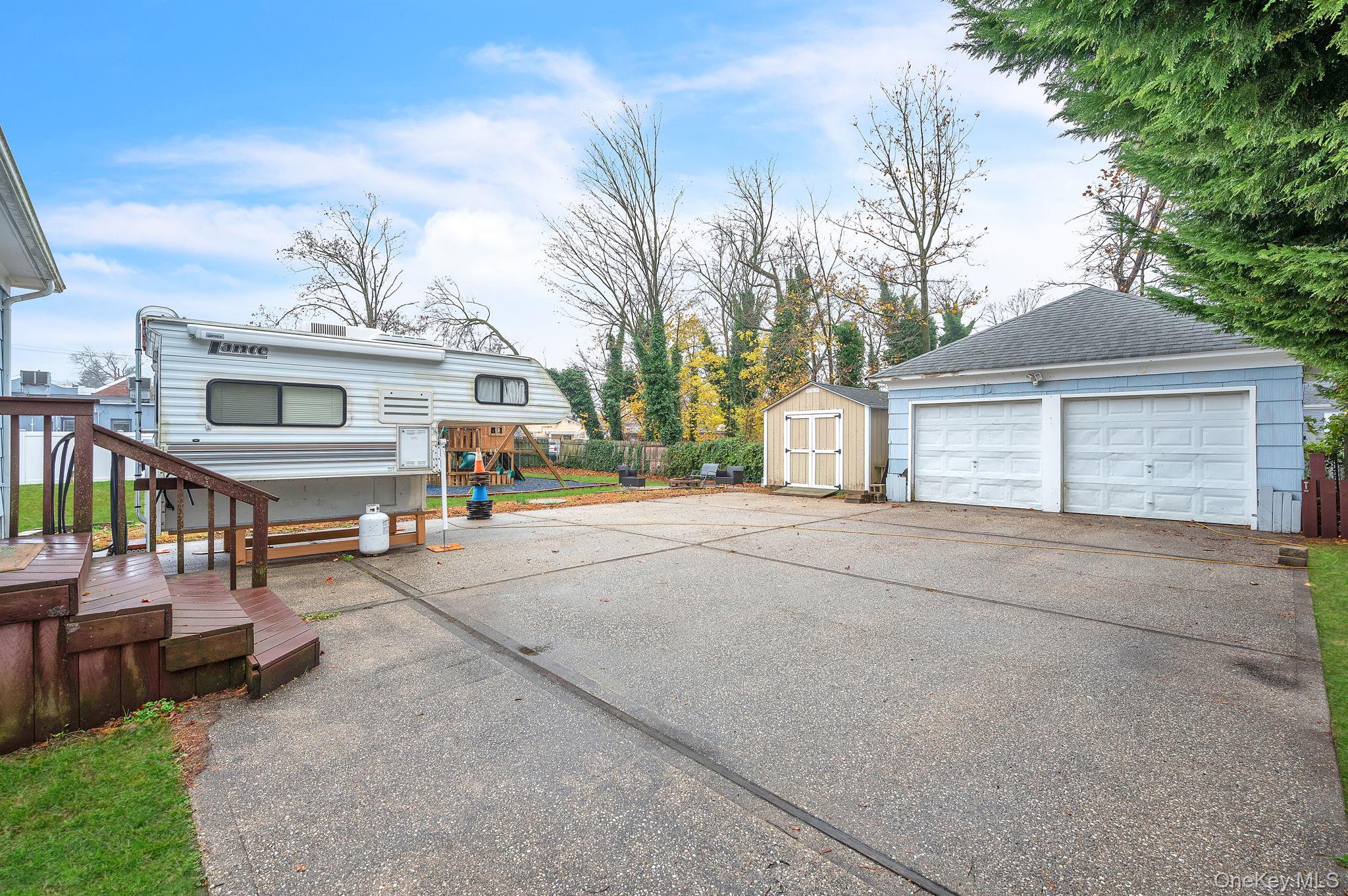 4 3rd Avenue, East Islip, NY 11730