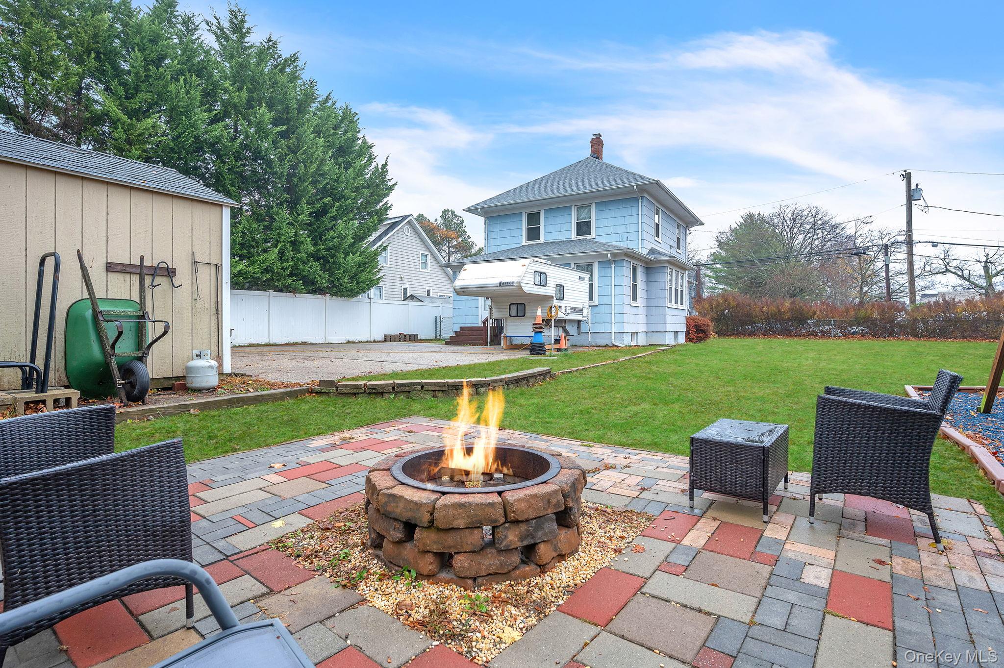 4 3rd Avenue, East Islip, NY 11730