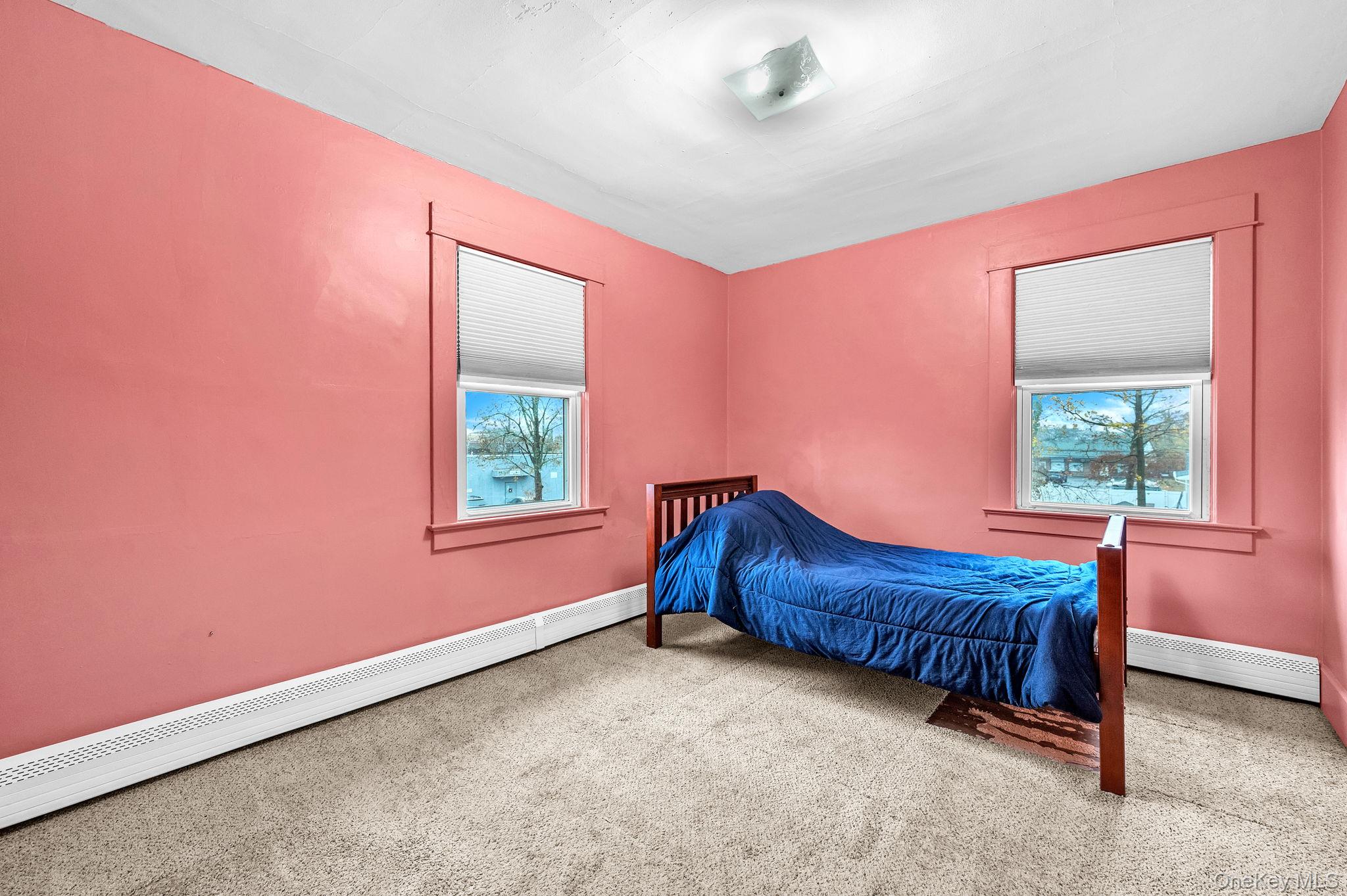 4 3rd Avenue, East Islip, NY 11730