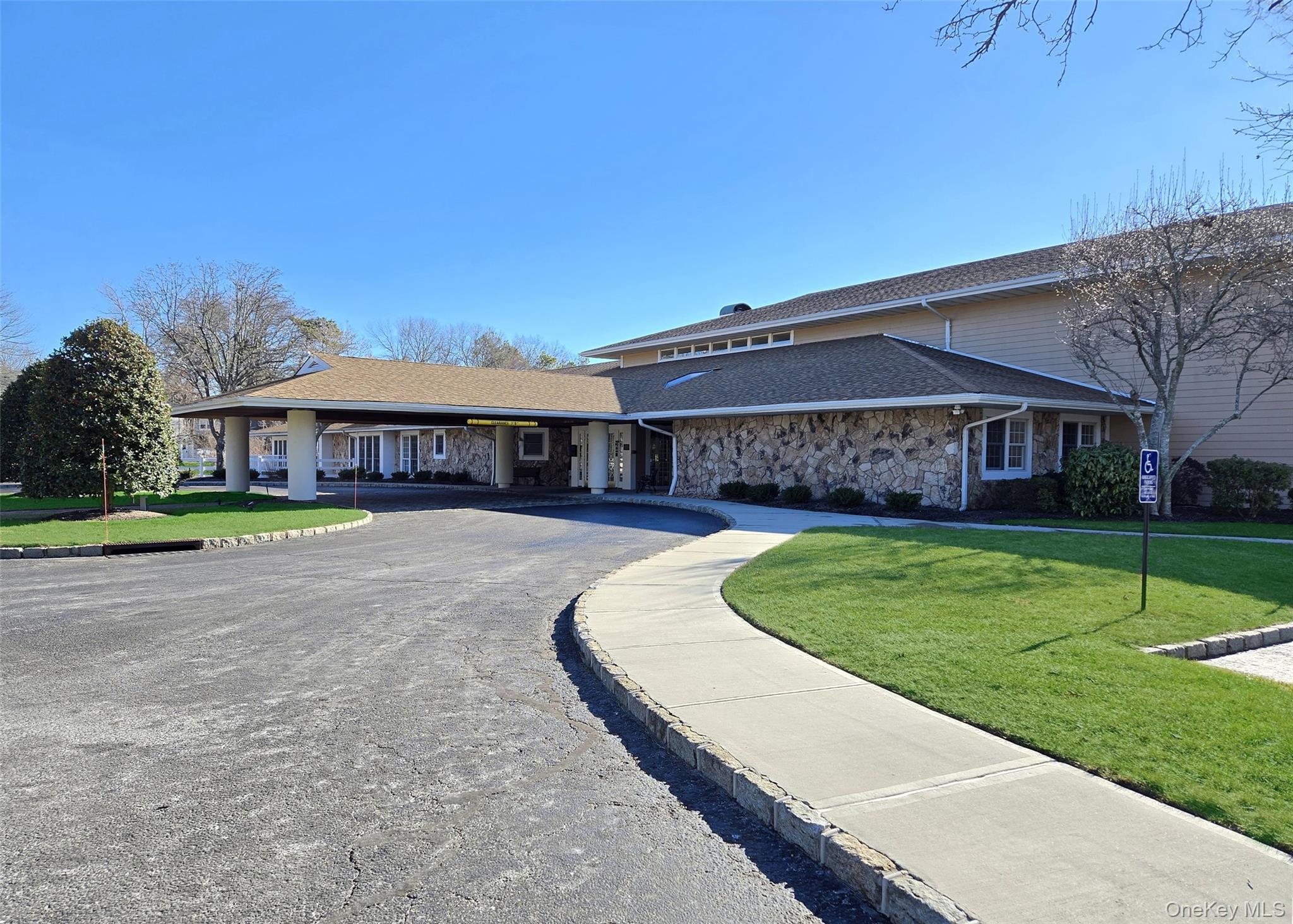 31 Hampshire Court # 31, Holbrook, NY 11741