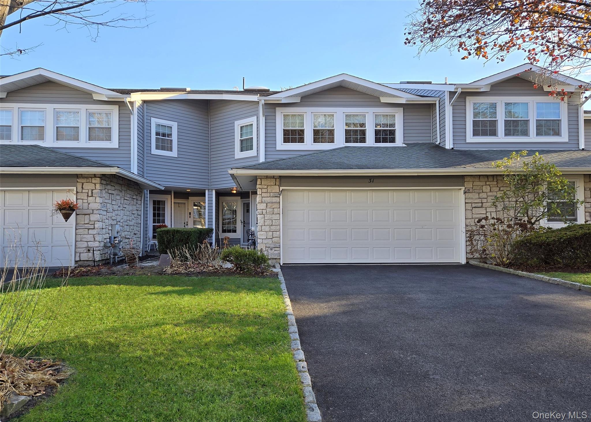 31 Hampshire Court # 31, Holbrook, NY 11741