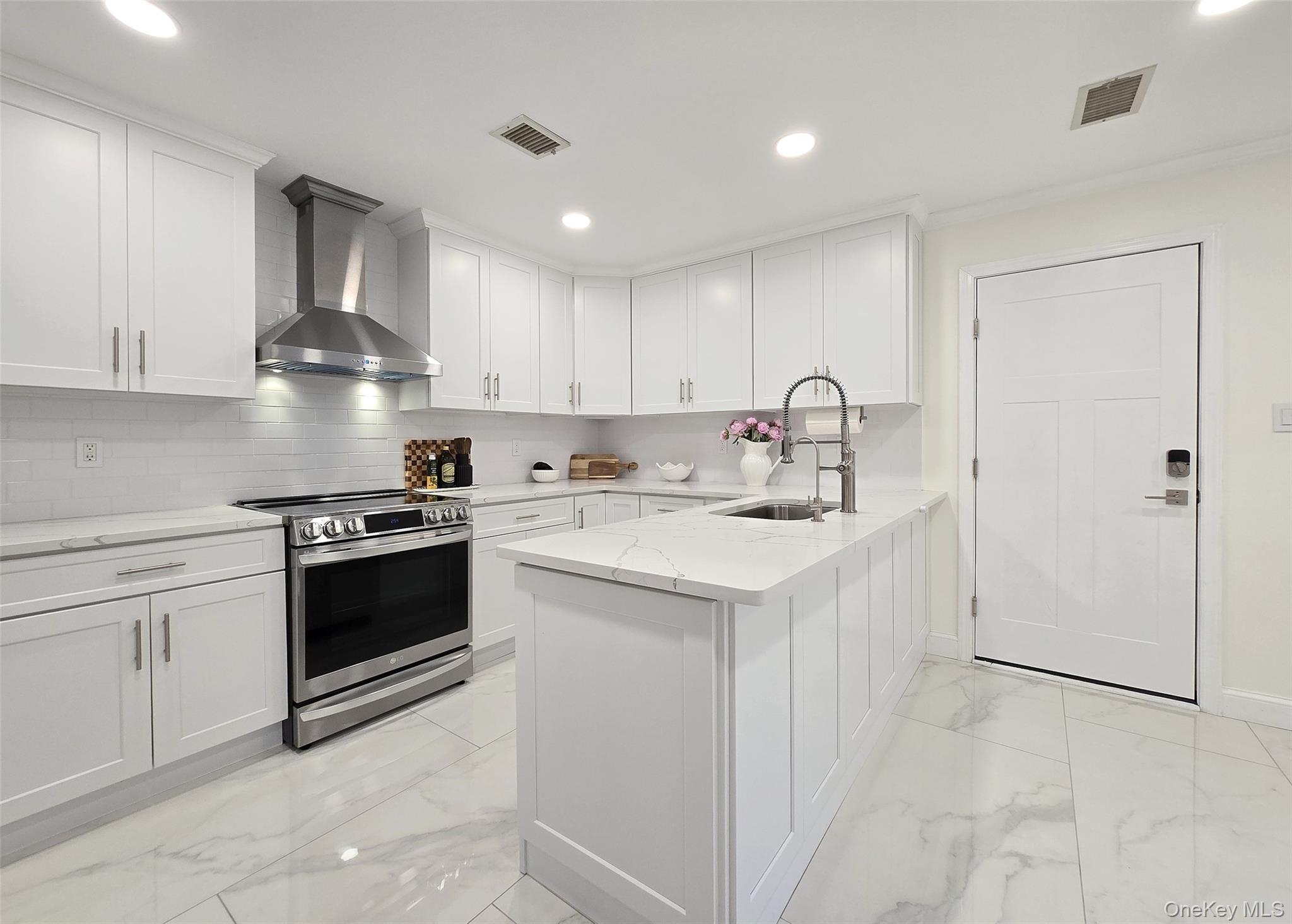 31 Hampshire Court # 31, Holbrook, NY 11741