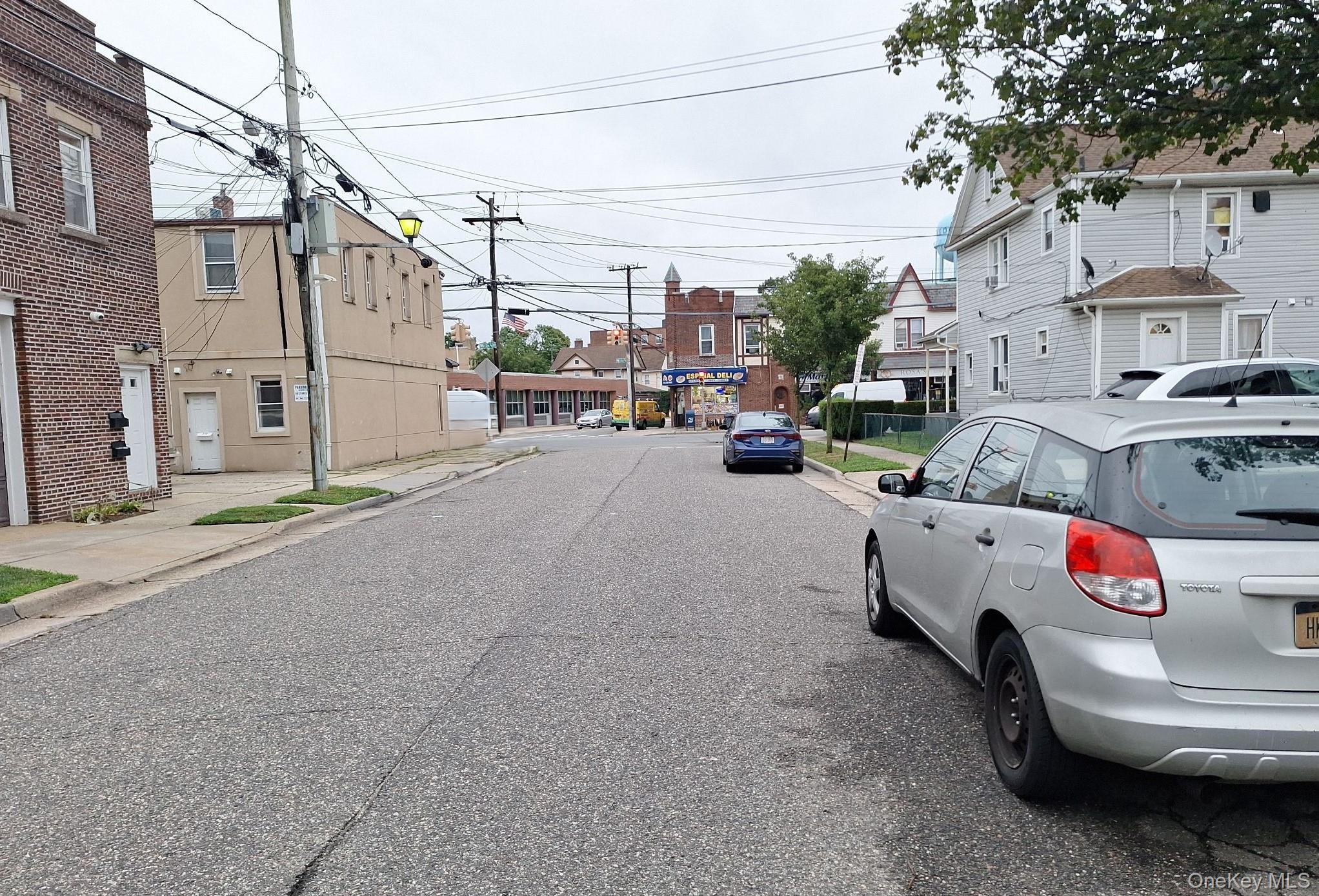 151 Lincoln Avenue, Mineola, NY 11501