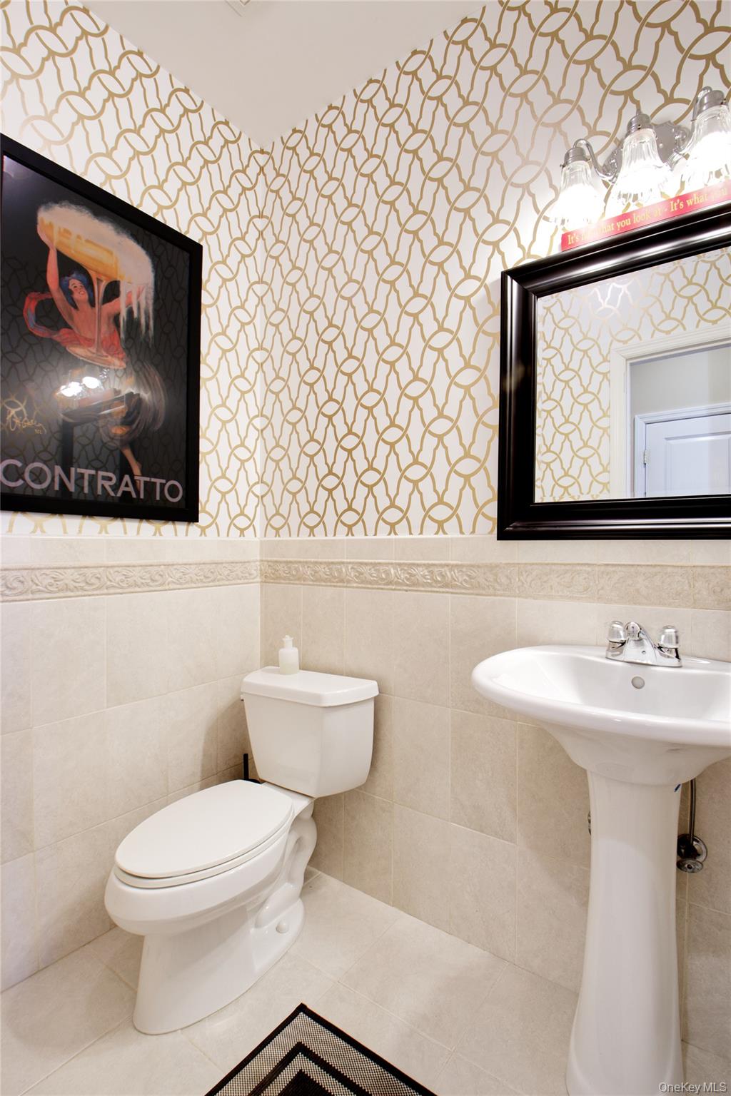 42 Mora Court, Manhasset, NY 11030