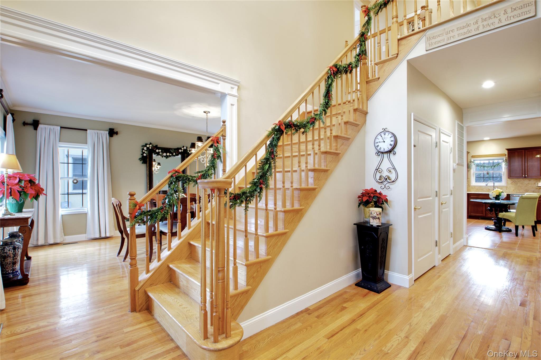 42 Mora Court, Manhasset, NY 11030