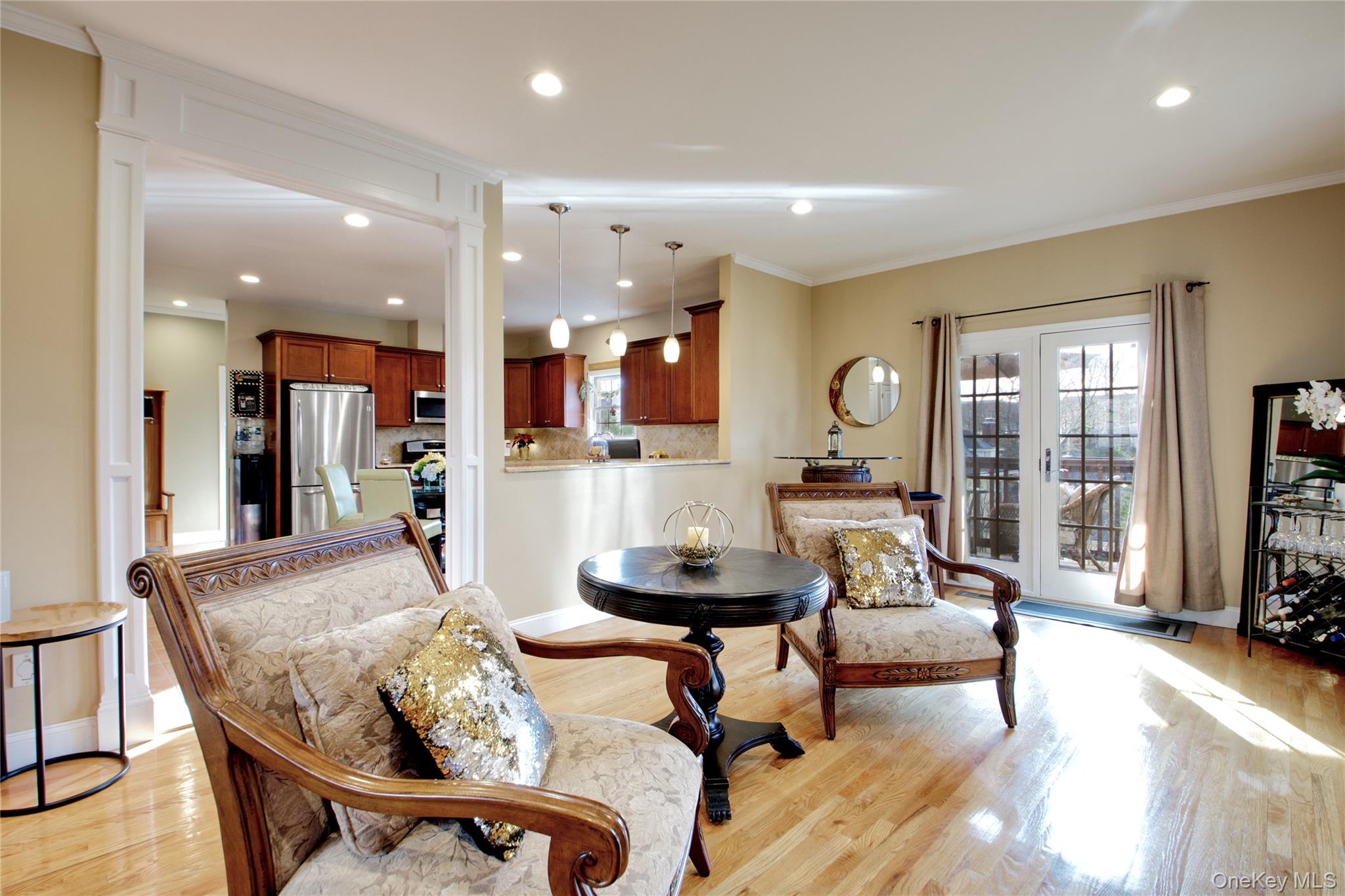 42 Mora Court, Manhasset, NY 11030