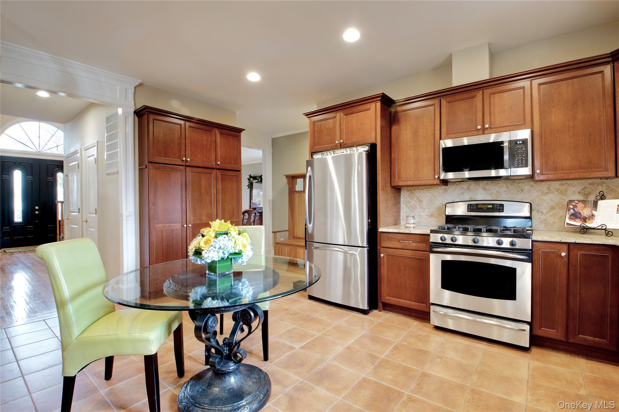 42 Mora Court, Manhasset, NY 11030