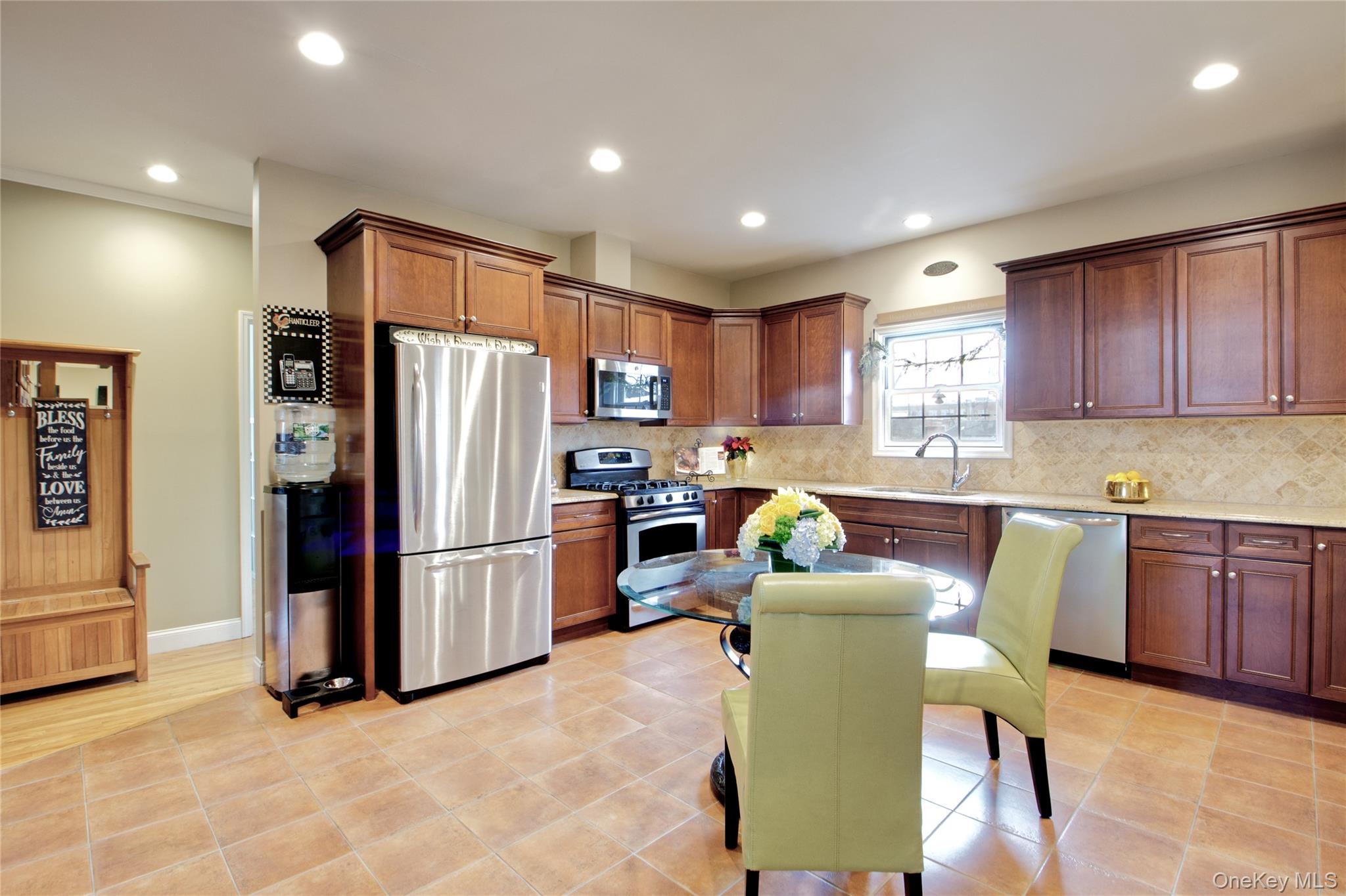 42 Mora Court, Manhasset, NY 11030