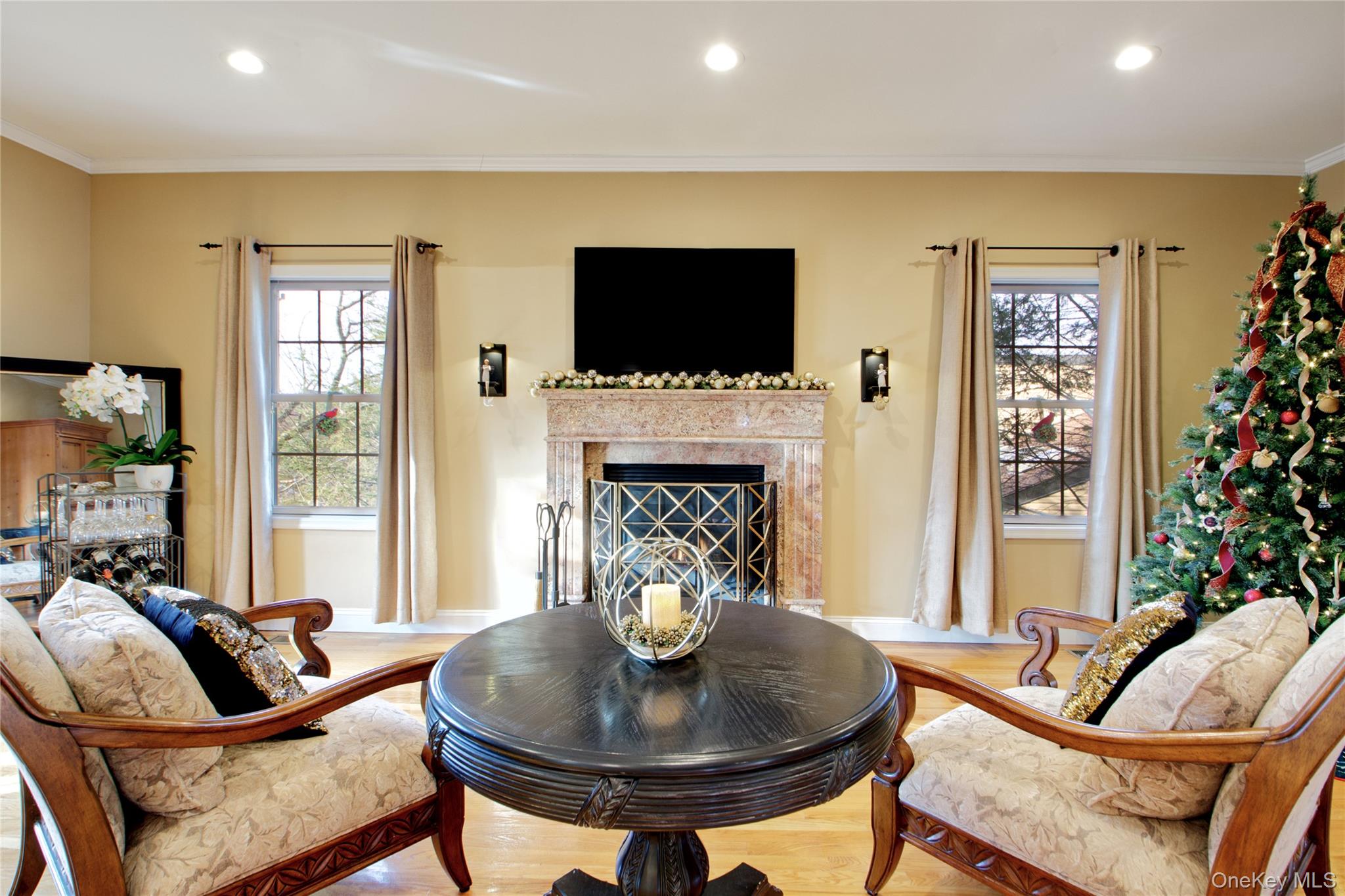 42 Mora Court, Manhasset, NY 11030