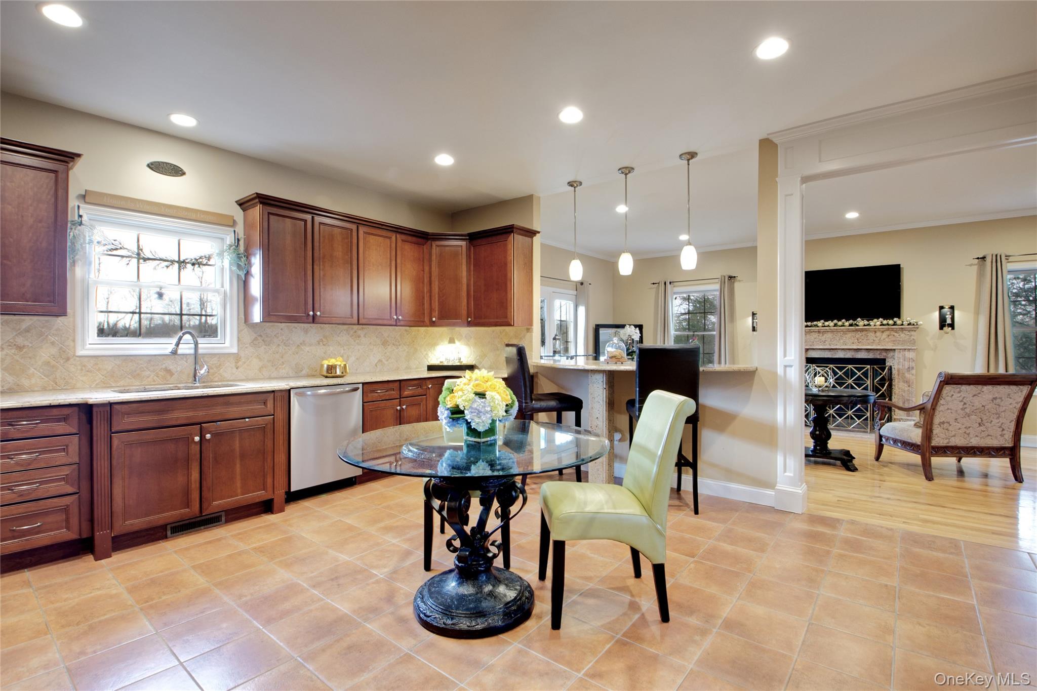 42 Mora Court, Manhasset, NY 11030