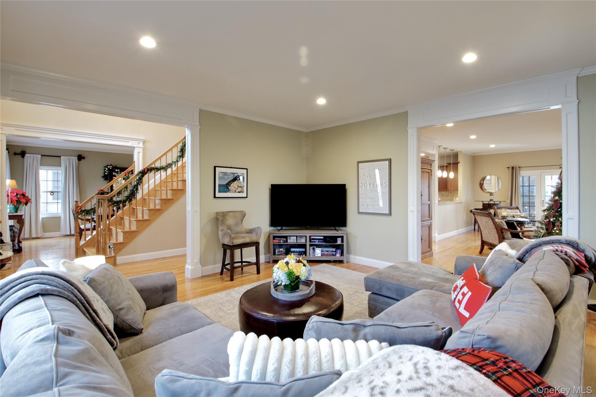 42 Mora Court, Manhasset, NY 11030