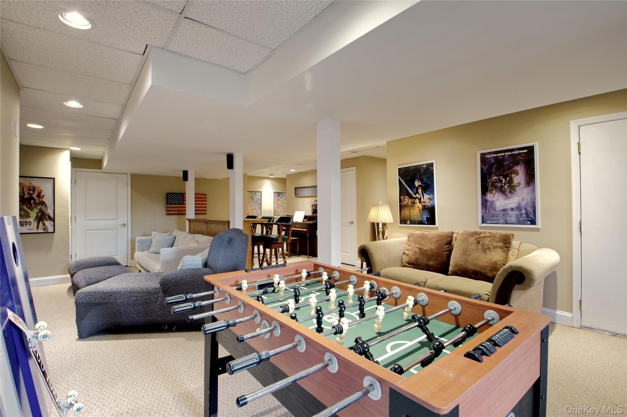 42 Mora Court, Manhasset, NY 11030