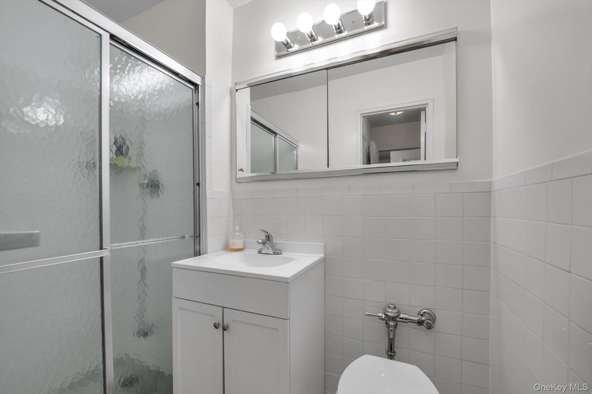 75-34 bell blvd # 1c, Bayside, NY 11364