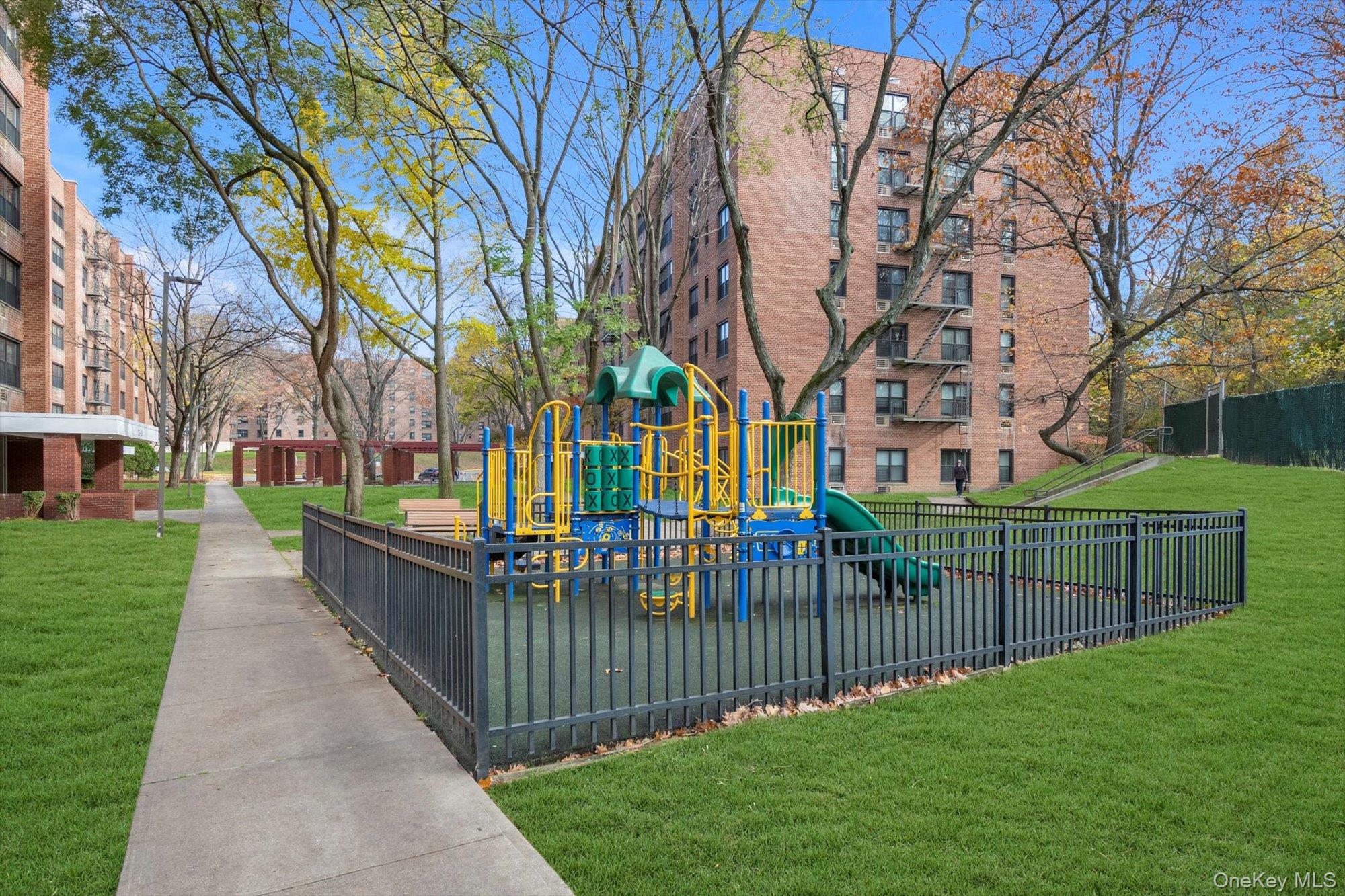 75-34 bell blvd # 1c, Bayside, NY 11364