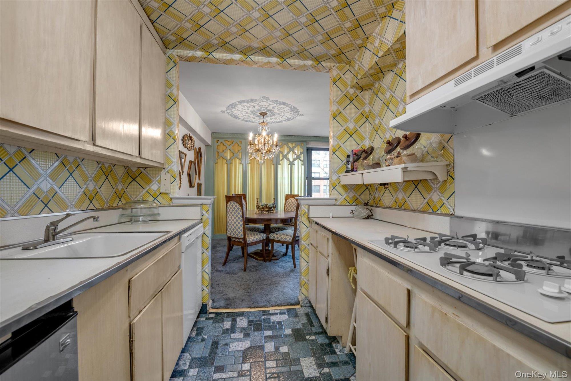 75-34 bell blvd # 1c, Bayside, NY 11364