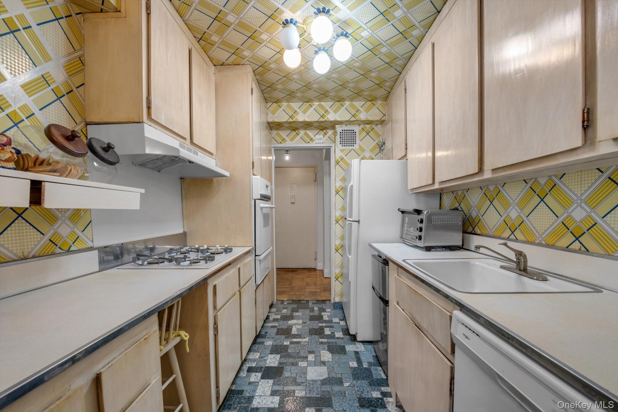 75-34 bell blvd # 1c, Bayside, NY 11364