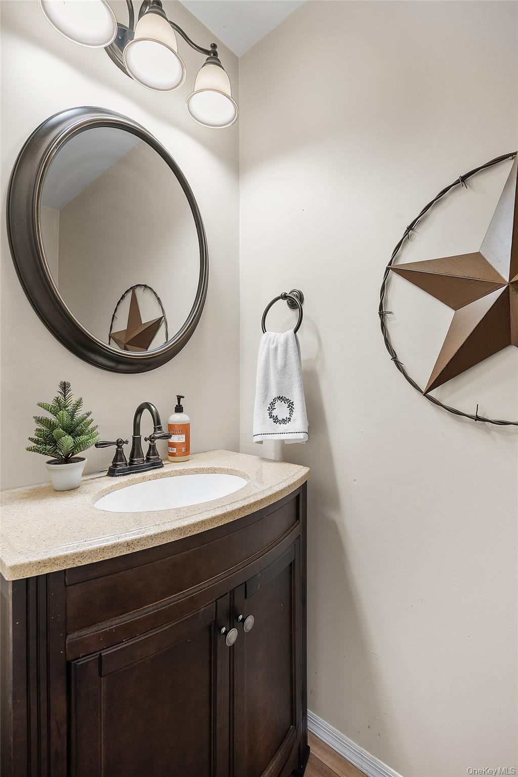 8 Sunridge Lane, Islip, NY 11751