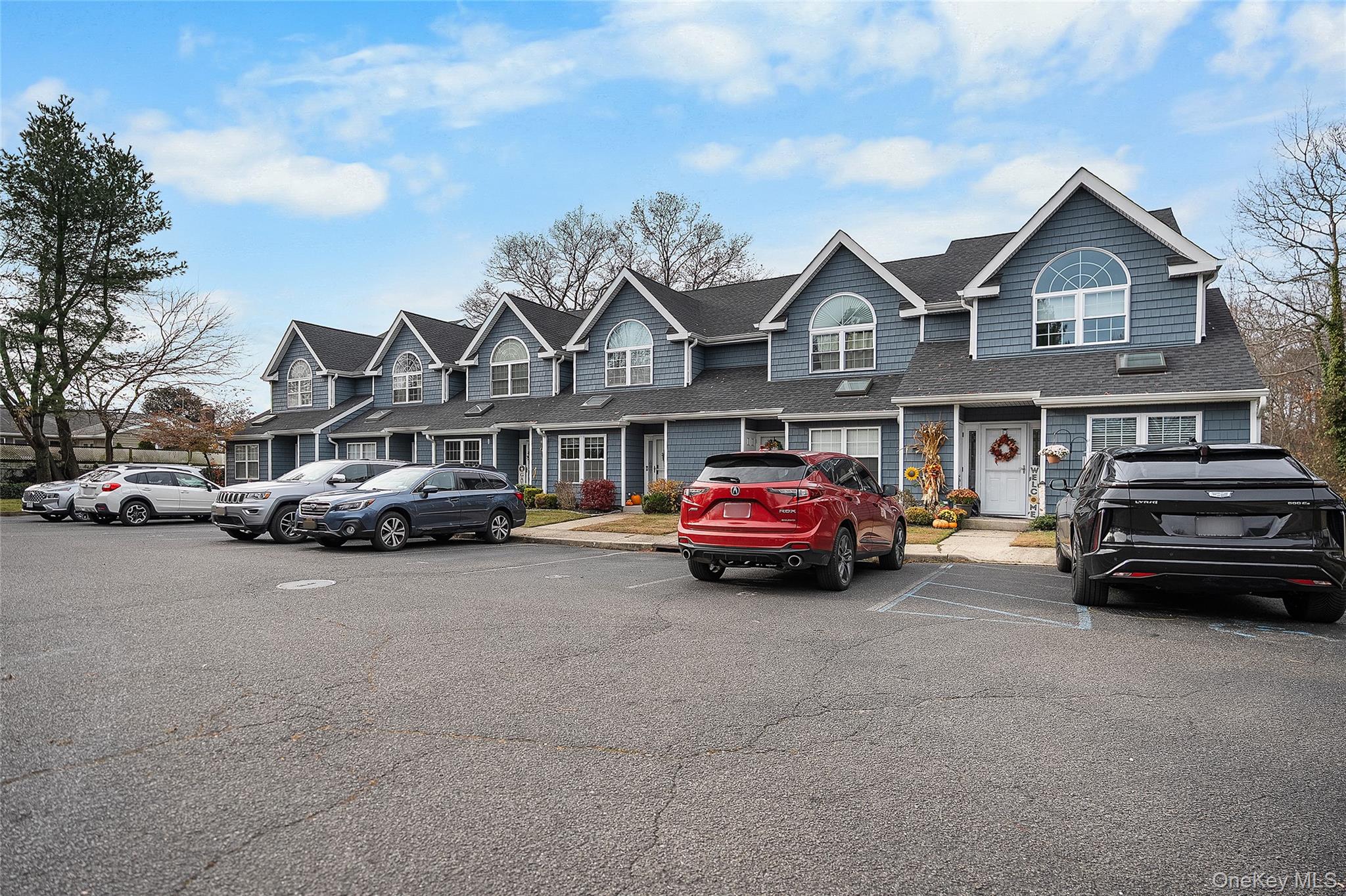 8 Sunridge Lane, Islip, NY 11751