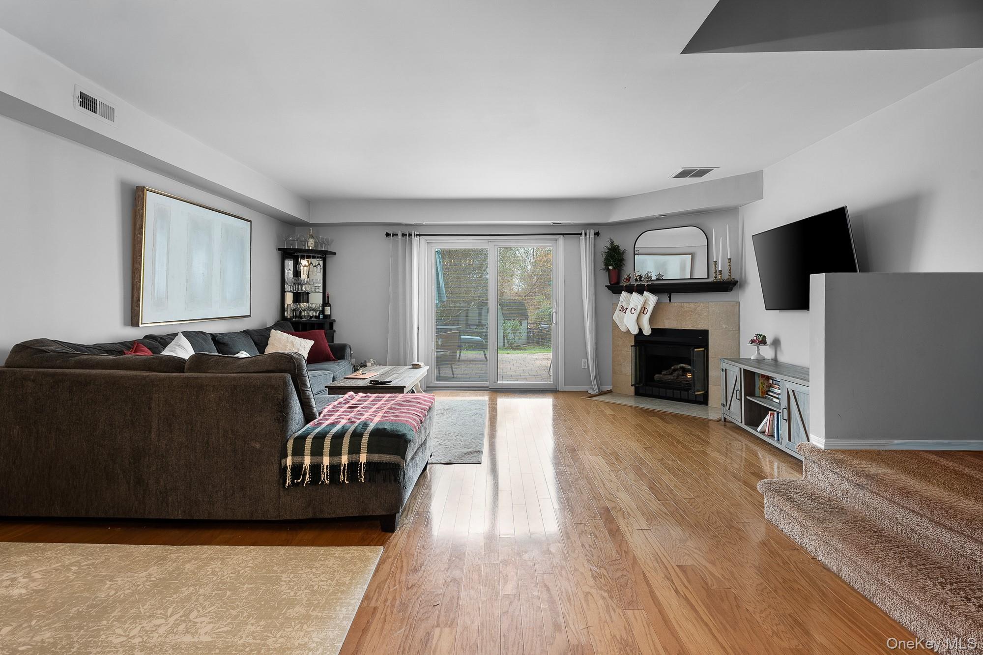 8 Sunridge Lane, Islip, NY 11751