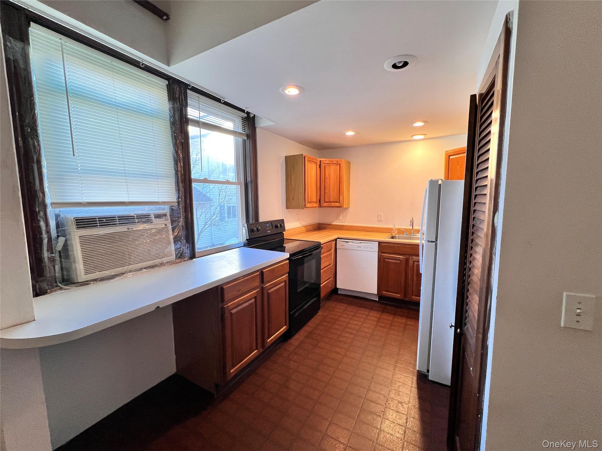 12 Bridge, Cornwall, NY 12518