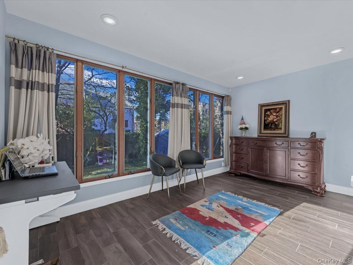 16 Wooleys Lane, Great Neck, NY 11023