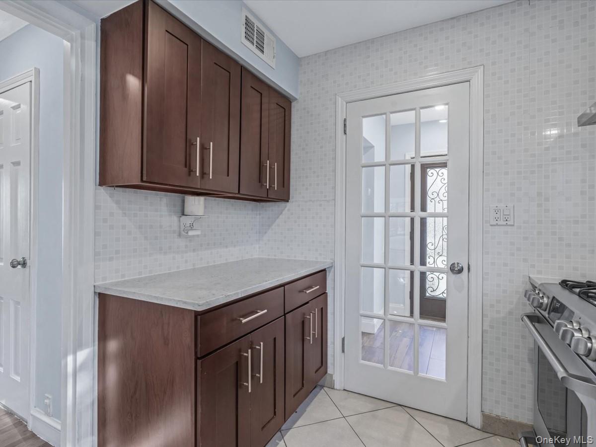 16 Wooleys Lane, Great Neck, NY 11023