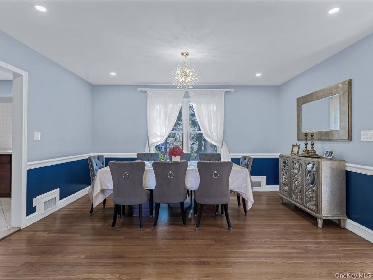 16 Wooleys Lane, Great Neck, NY 11023