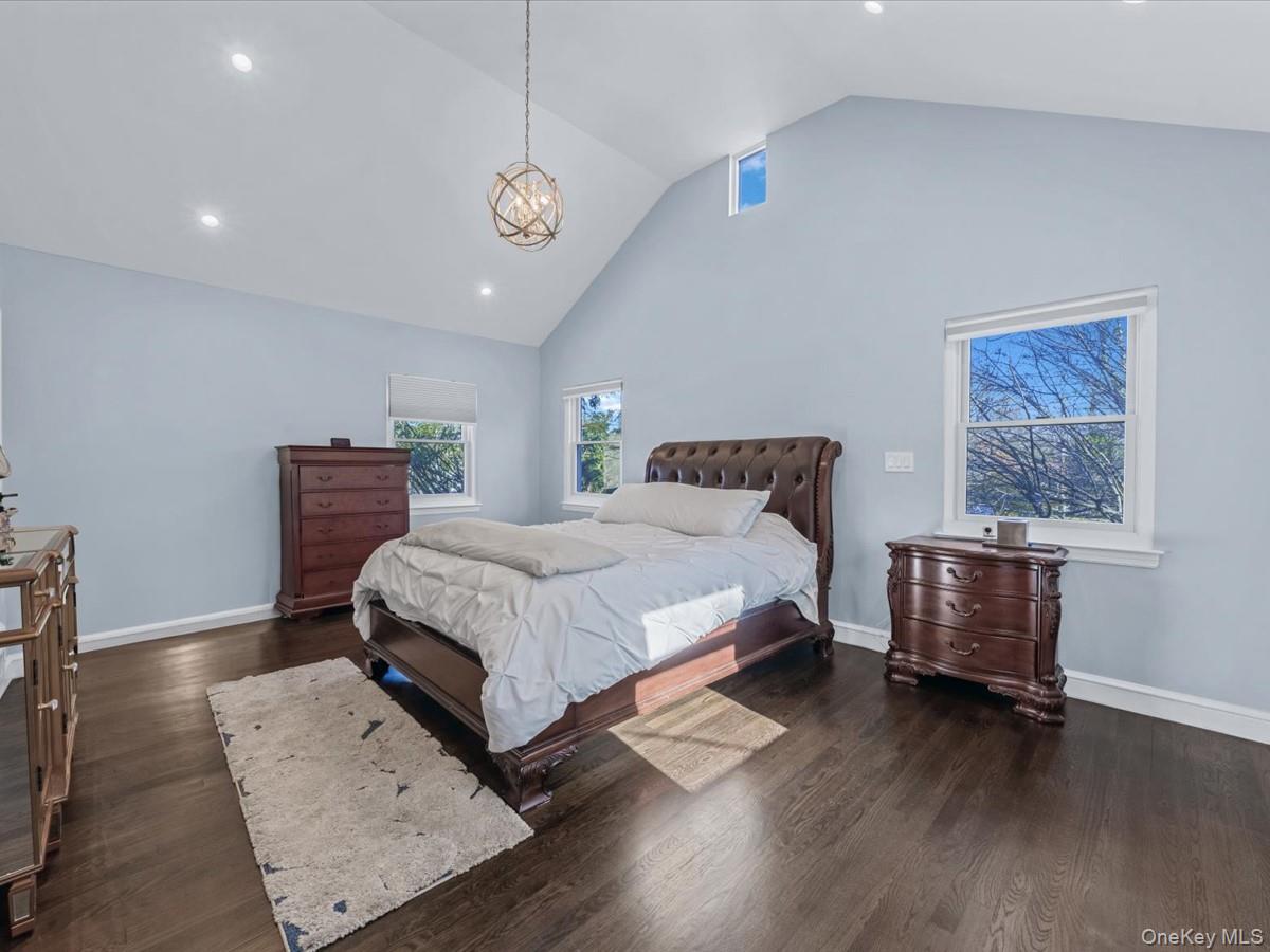 16 Wooleys Lane, Great Neck, NY 11023