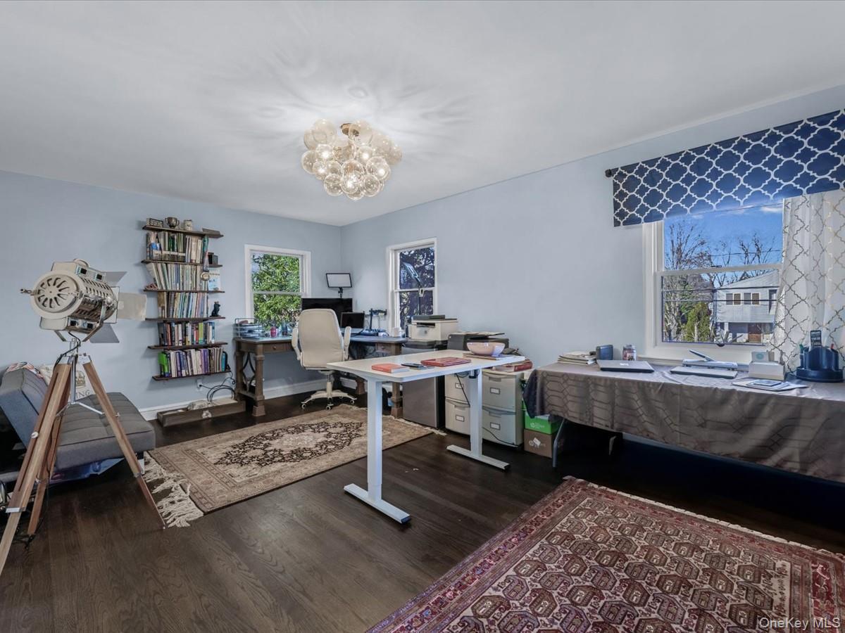 16 Wooleys Lane, Great Neck, NY 11023