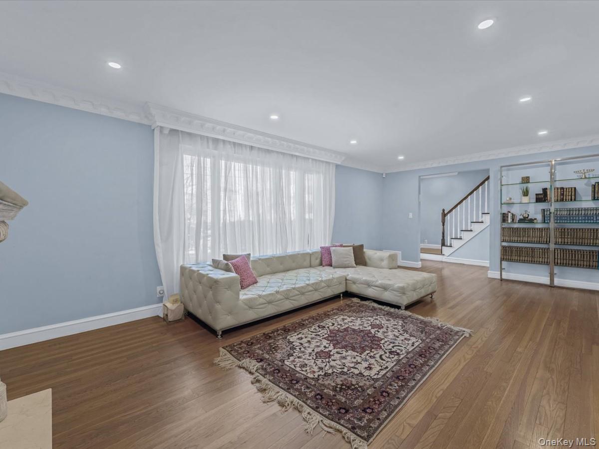 16 Wooleys Lane, Great Neck, NY 11023