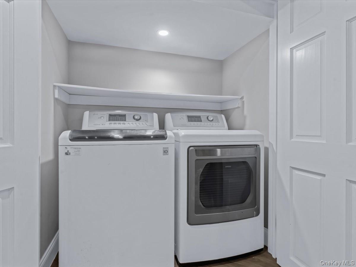 16 Wooleys Lane, Great Neck, NY 11023