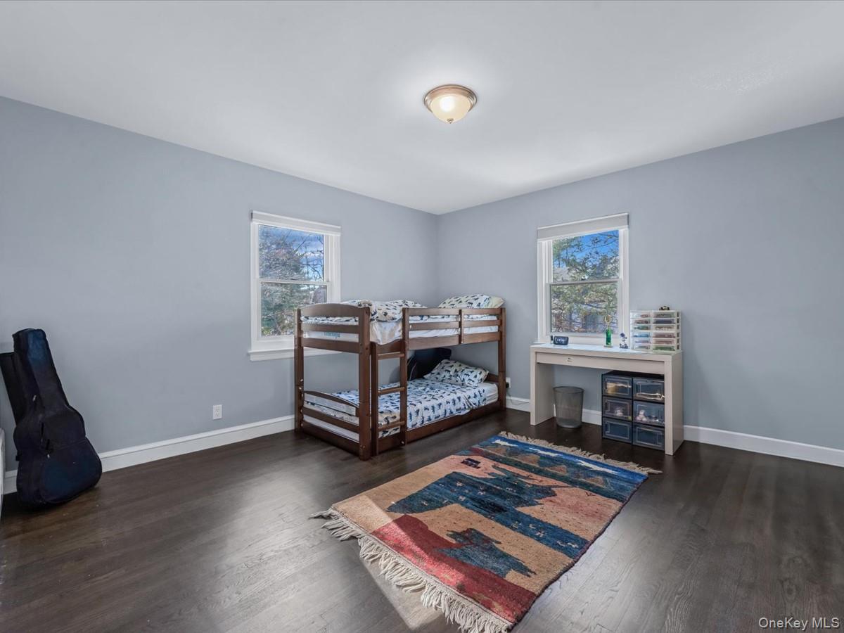 16 Wooleys Lane, Great Neck, NY 11023