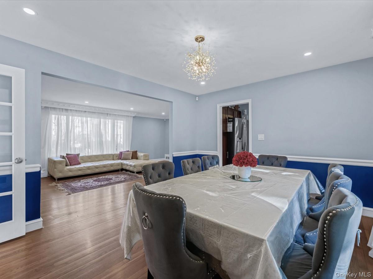 16 Wooleys Lane, Great Neck, NY 11023