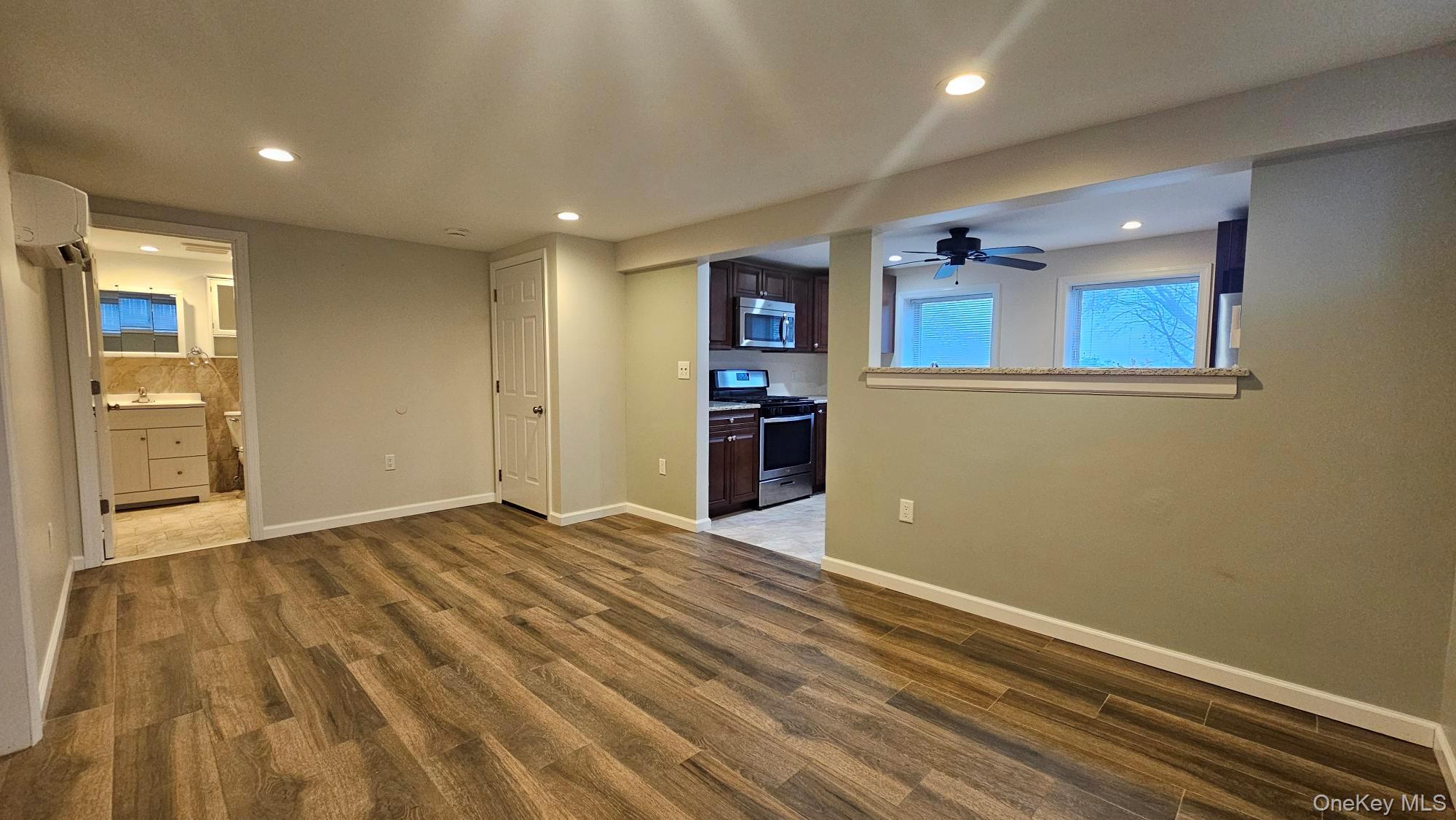 Farmingville, NY 11738