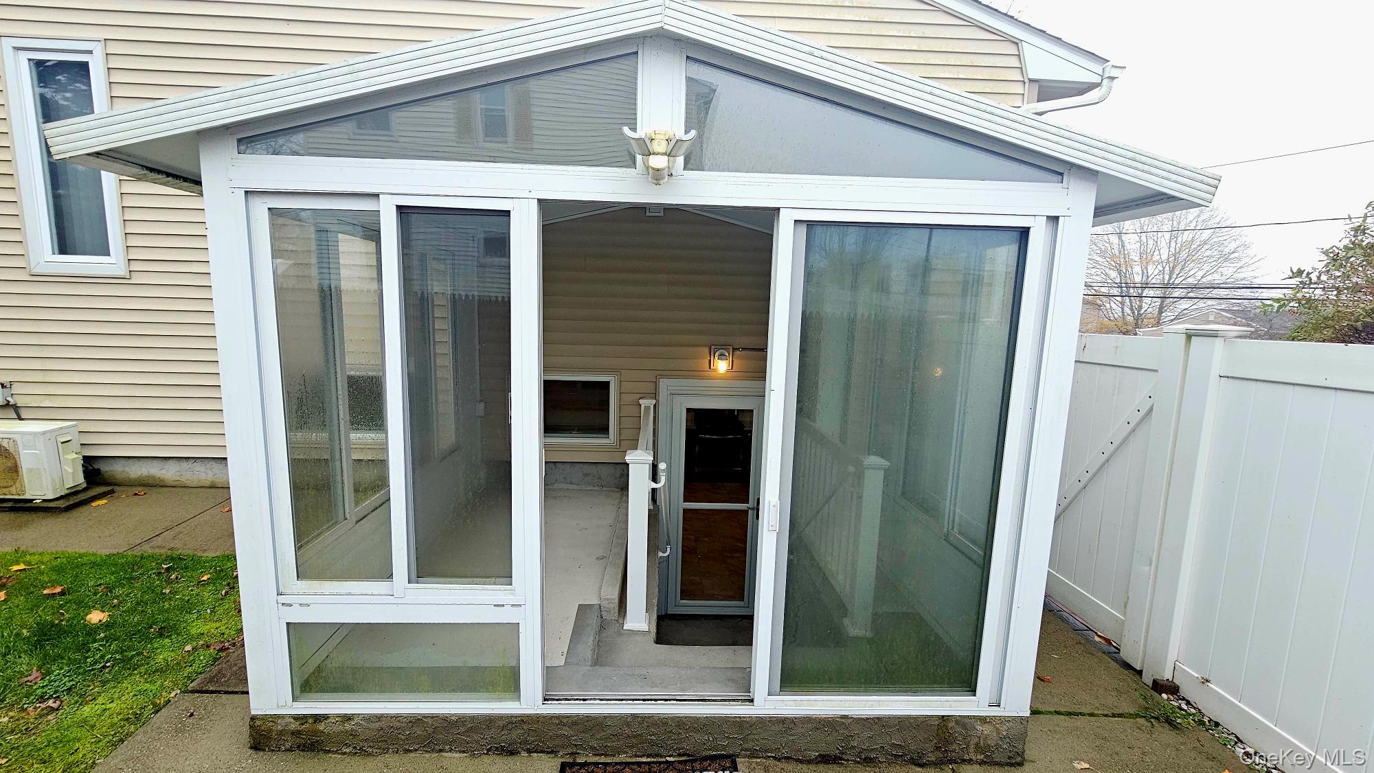 Farmingville, NY 11738