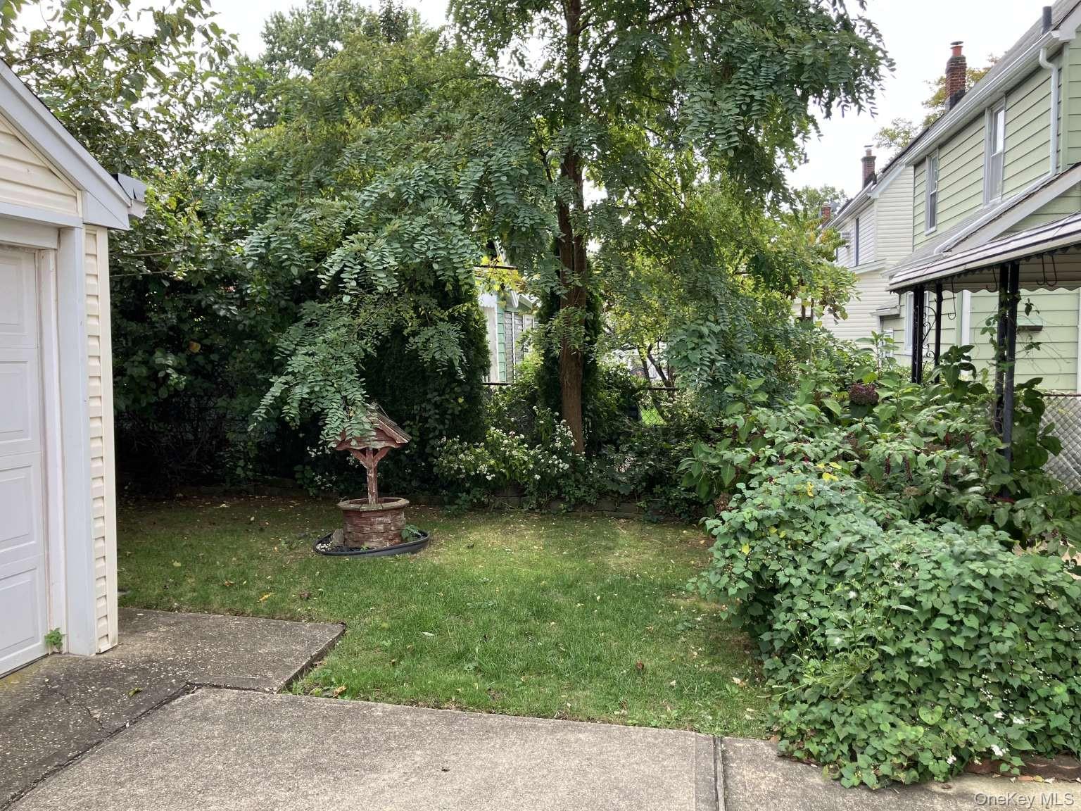 121 Campbell Avenue, Williston Park, NY 11596