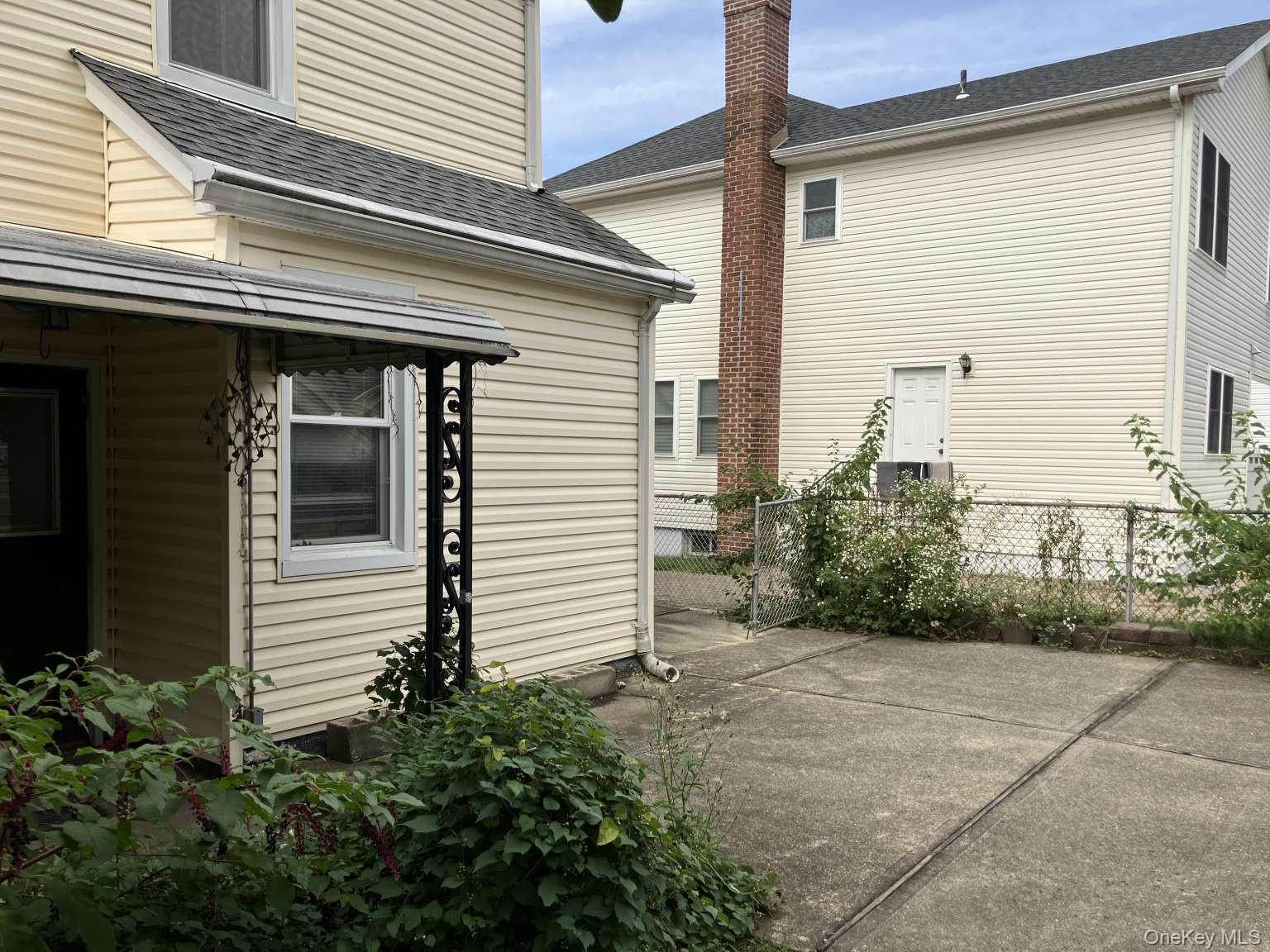 121 Campbell Avenue, Williston Park, NY 11596